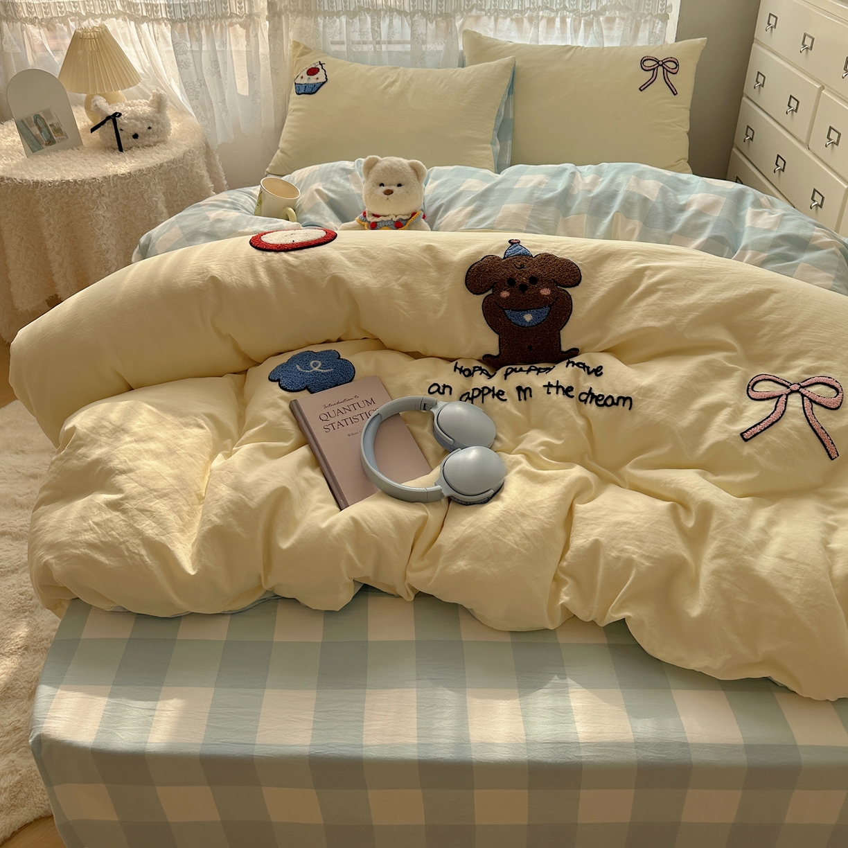 91家纺网 家纺一手货源 找家纺 盼季家纺 2025年A类毛巾绣水洗棉床上用品四件套学生宿舍床单被套三件套（含买家秀） 毛巾绣-蓝格丝带酱