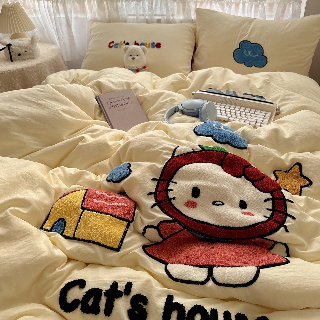 91家纺网 家纺一手货源 找家纺 盼季家纺 2025年A类毛巾绣水洗棉床上用品四件套学生宿舍床单被套三件套（含买家秀） 毛巾绣-KK猫的房子