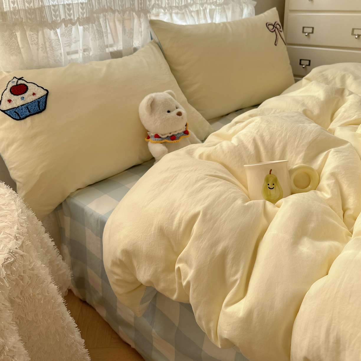 91家纺网 家纺一手货源 找家纺 盼季家纺 2025年A类毛巾绣水洗棉床上用品四件套学生宿舍床单被套三件套（含买家秀） 毛巾绣-蓝格丝带酱