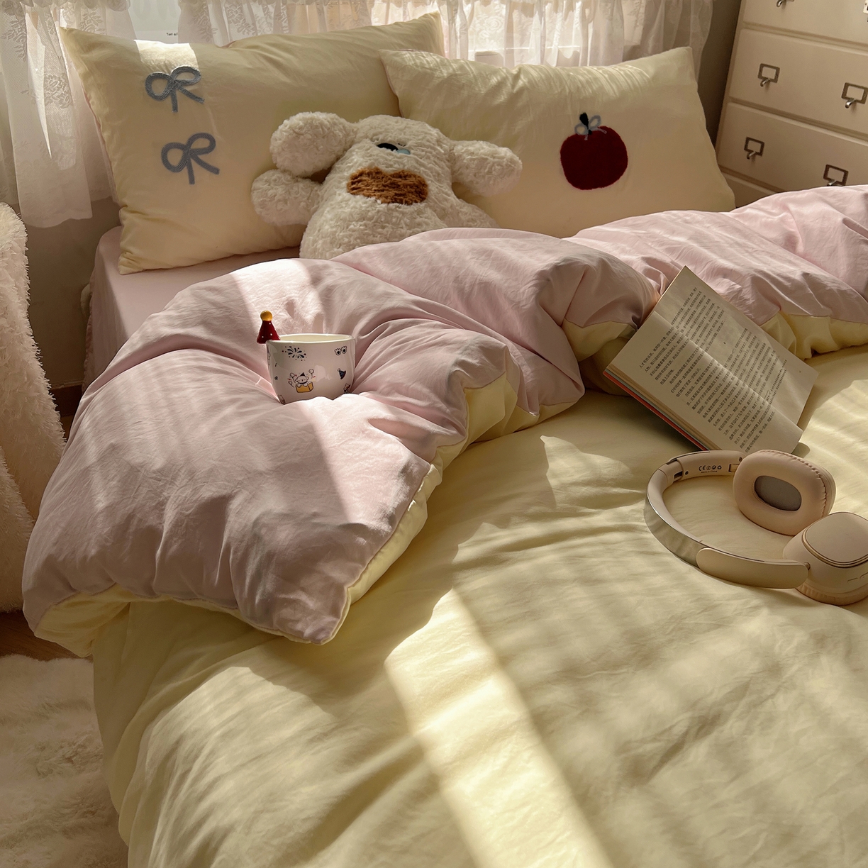 91家纺网 家纺一手货源 找家纺 盼季家纺 2025年A类毛巾绣水洗棉床上用品四件套学生宿舍床单被套三件套（含买家秀） 毛巾绣-丝带苹果汪汪