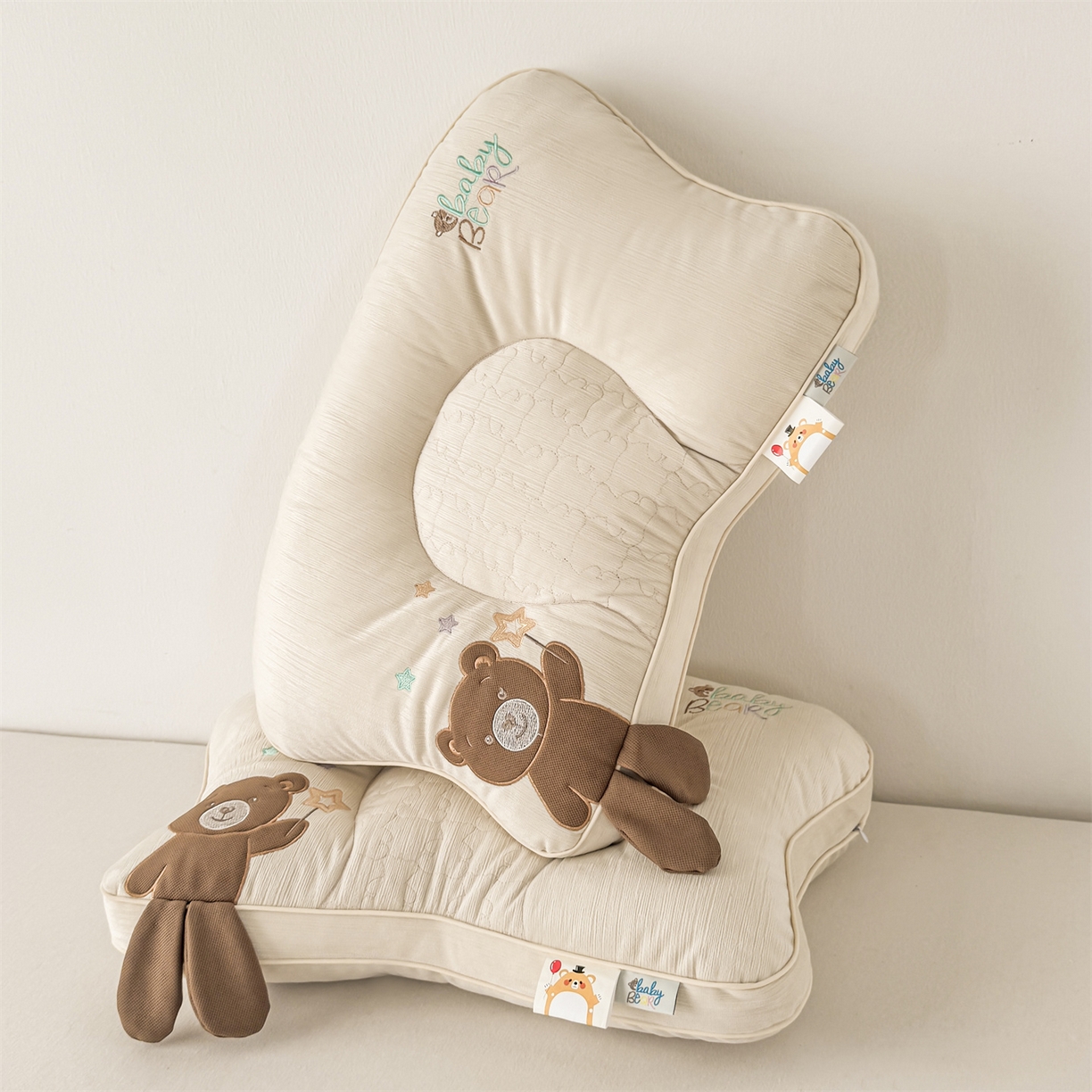 91家纺网 家纺一手货源 找家纺 （总）麦肯锡 2025新款奶糖熊安抚儿童枕枕头枕芯