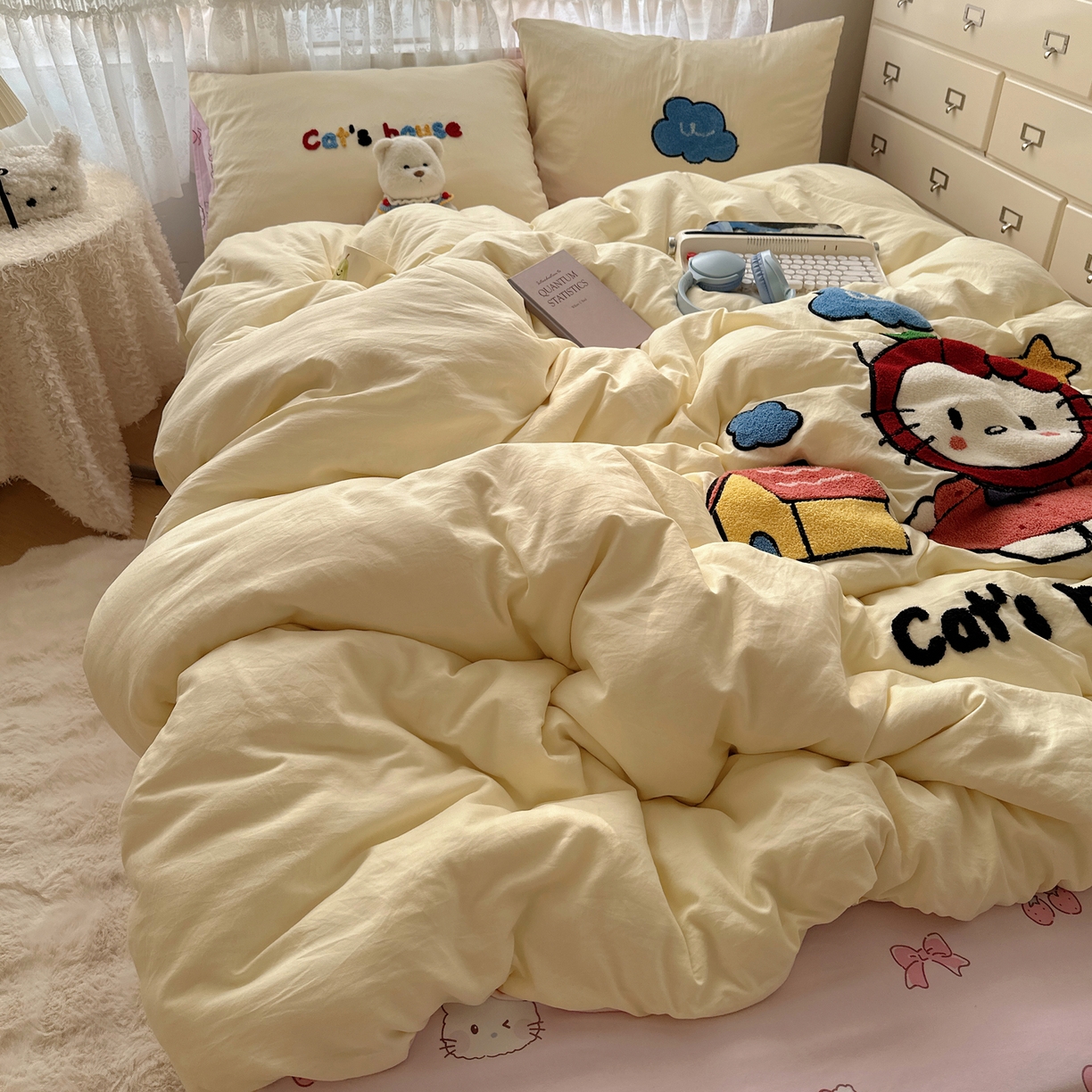 91家纺网 家纺一手货源 找家纺 盼季家纺 2025年A类毛巾绣水洗棉床上用品四件套学生宿舍床单被套三件套（含买家秀） 毛巾绣-KK猫的房子