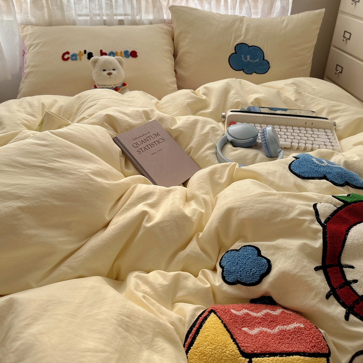 91家纺网 家纺一手货源 找家纺 盼季家纺 2025年A类毛巾绣水洗棉床上用品四件套学生宿舍床单被套三件套（含买家秀） 毛巾绣-KK猫的房子