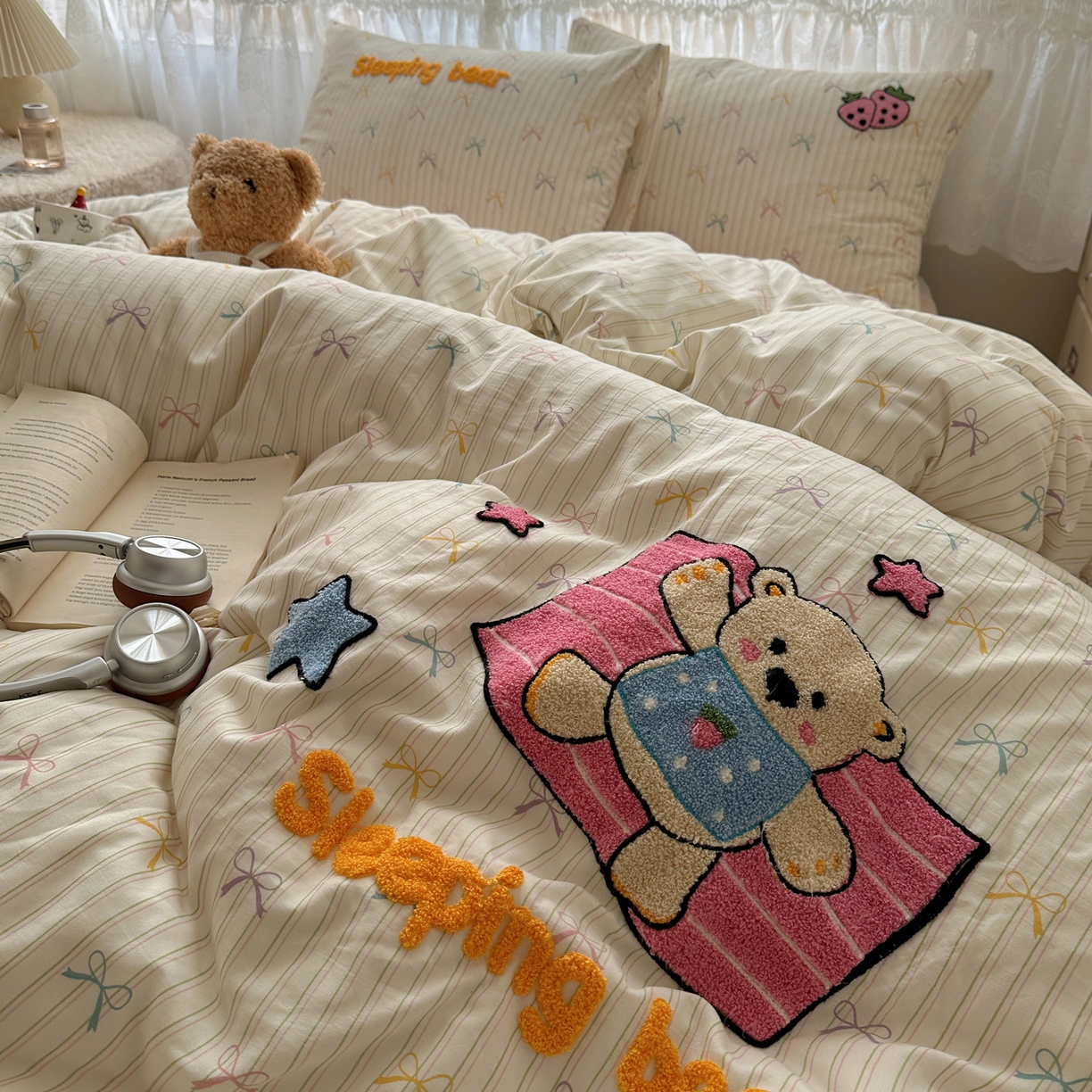 91家纺网 家纺一手货源 找家纺 盼季家纺 2025年A类毛巾绣水洗棉床上用品四件套学生宿舍床单被套三件套（含买家秀） 毛巾绣-躺平小熊