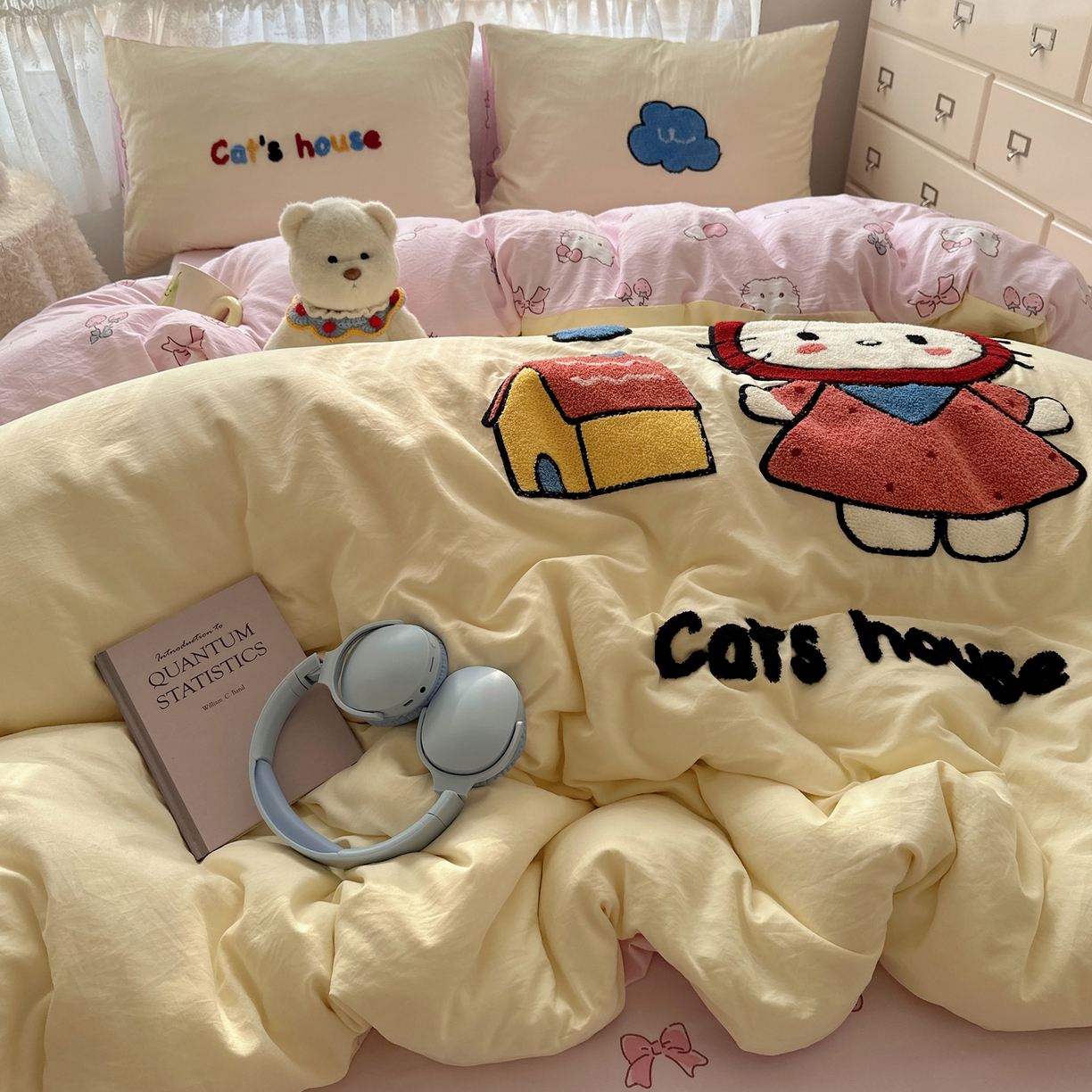 91家纺网 家纺一手货源 找家纺 盼季家纺 2025年A类毛巾绣水洗棉床上用品四件套学生宿舍床单被套三件套（含买家秀） 毛巾绣-KK猫的房子