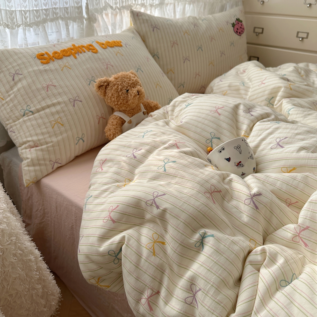 91家纺网 家纺一手货源 找家纺 盼季家纺 2025年A类毛巾绣水洗棉床上用品四件套学生宿舍床单被套三件套（含买家秀） 毛巾绣-躺平小熊