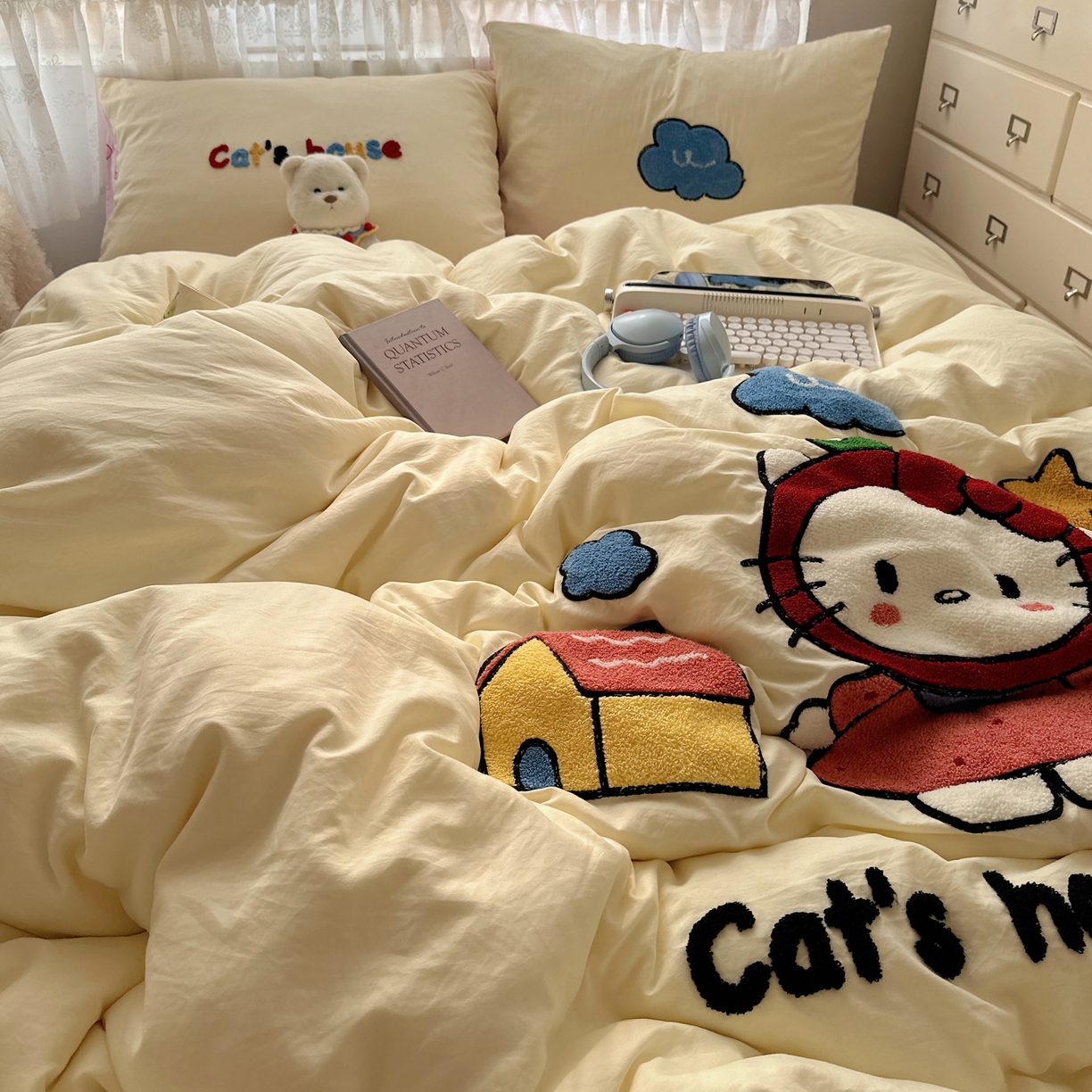 91家纺网 家纺一手货源 找家纺 盼季家纺 2025年A类毛巾绣水洗棉床上用品四件套学生宿舍床单被套三件套（含买家秀） 毛巾绣-KK猫的房子