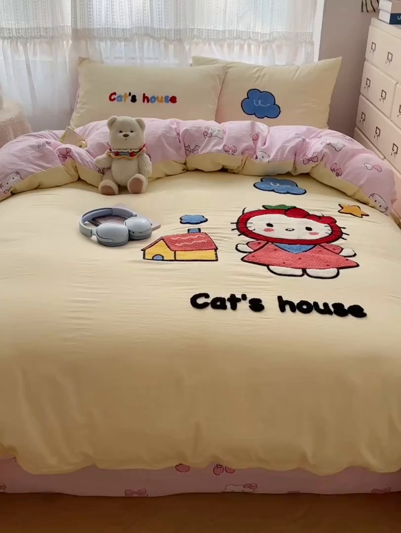 91家纺网 家纺一手货源 找家纺 盼季家纺 2025年A类毛巾绣水洗棉床上用品四件套学生宿舍床单被套三件套（含买家秀） 毛巾绣-KK猫的房子