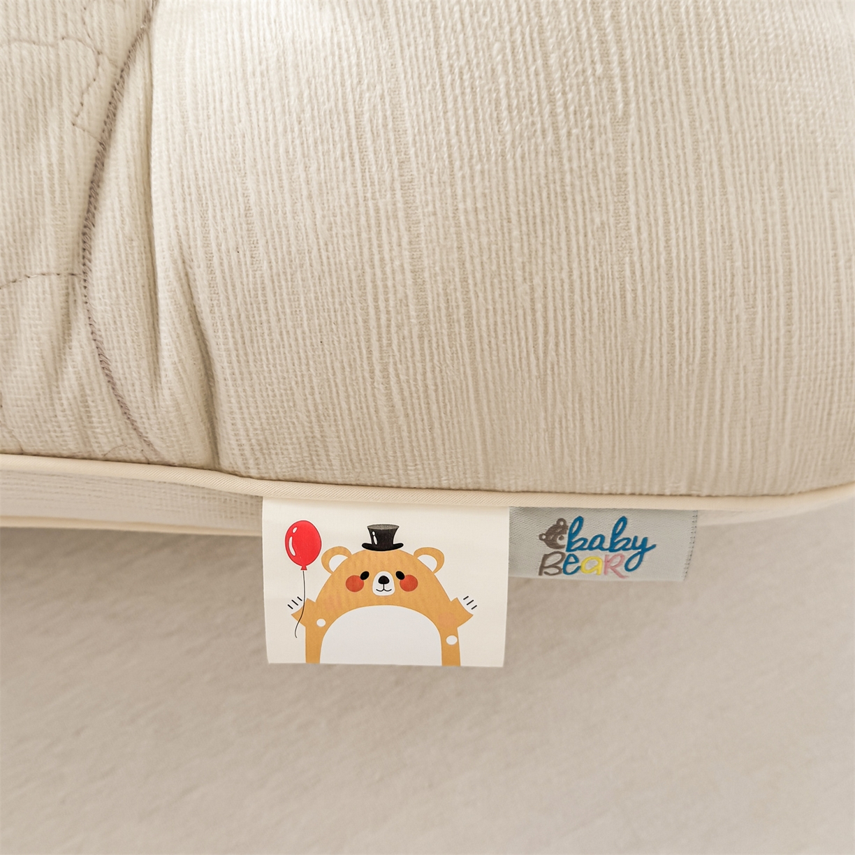 91家纺网 家纺一手货源 找家纺 （总）麦肯锡 2025新款奶糖熊安抚儿童枕枕头枕芯