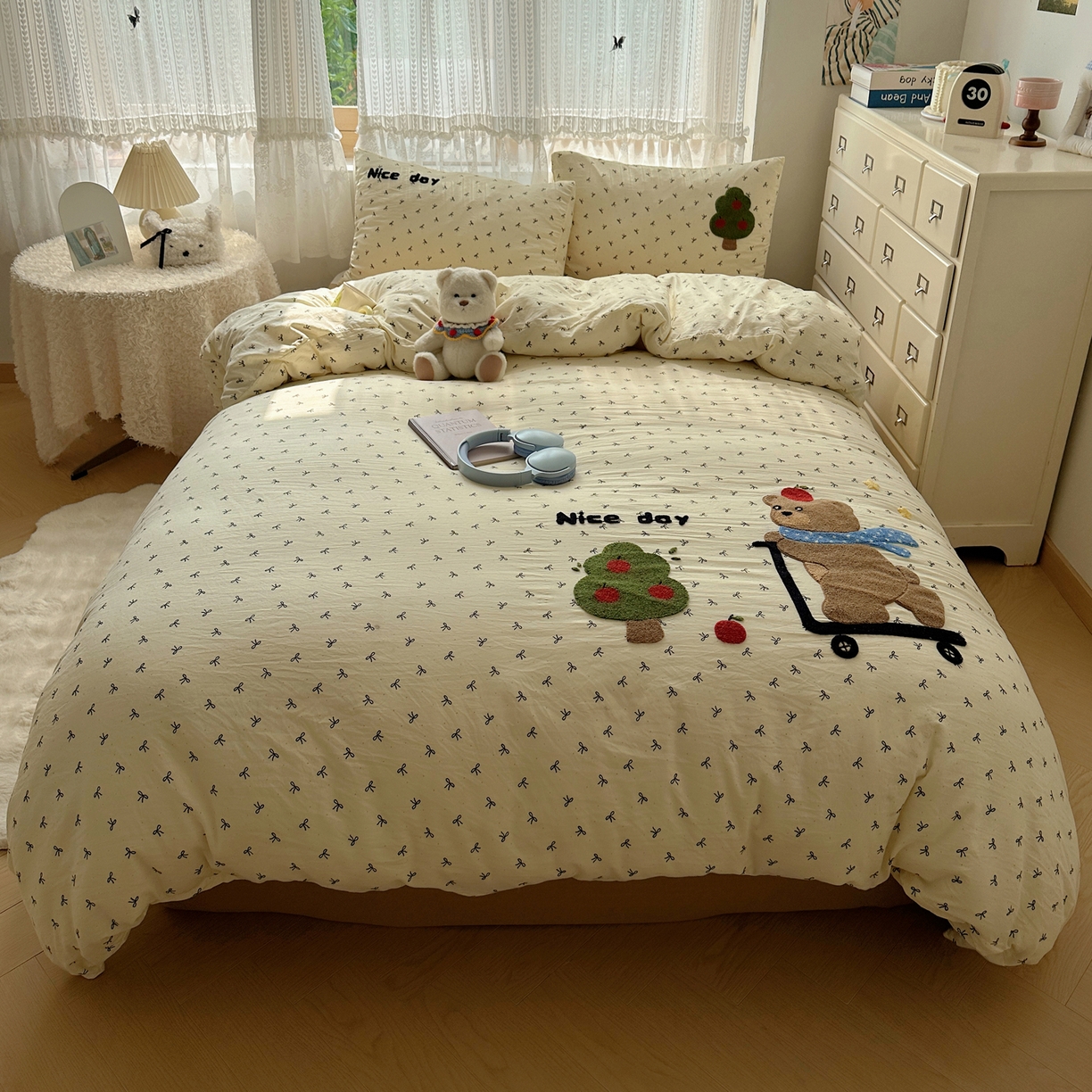 91家纺网 家纺一手货源 找家纺 盼季家纺 2025年A类毛巾绣水洗棉床上用品四件套学生宿舍床单被套三件套（含买家秀） 毛巾绣-滑板小熊