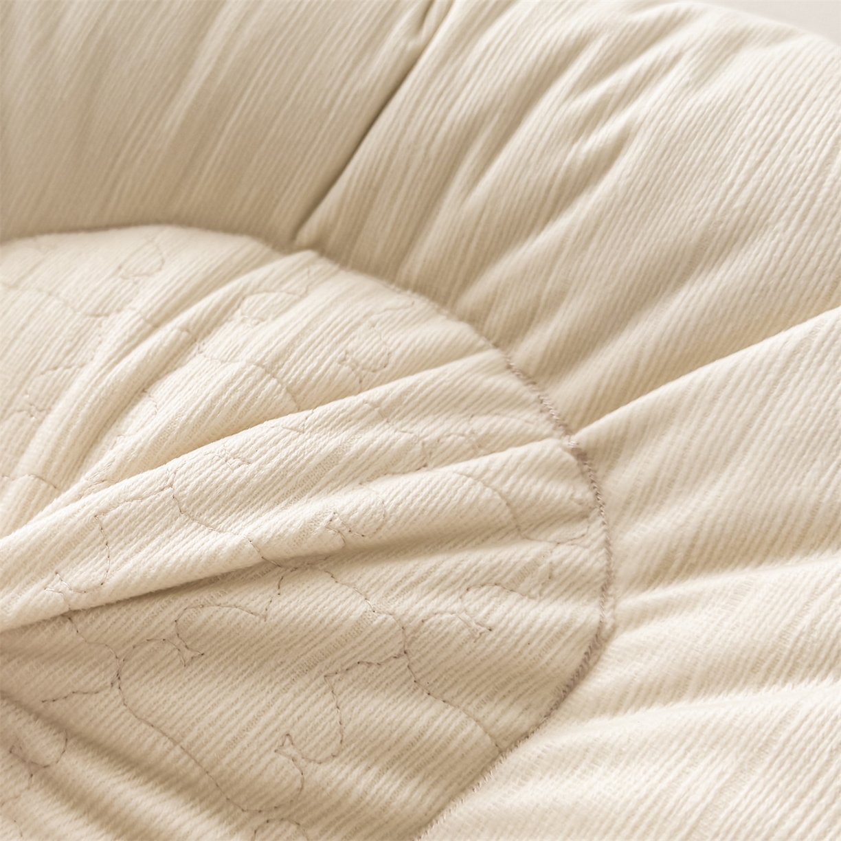 91家纺网 家纺一手货源 找家纺 （总）麦肯锡 2025新款奶糖熊安抚儿童枕枕头枕芯