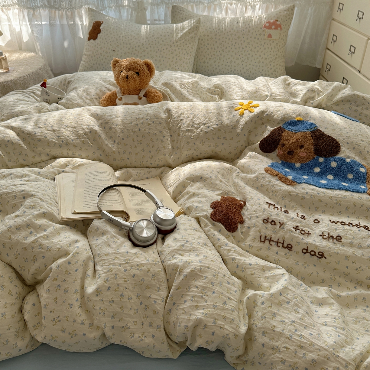 91家纺网 家纺一手货源 找家纺 盼季家纺 2025年A类毛巾绣水洗棉床上用品四件套学生宿舍床单被套三件套（含买家秀） 毛巾绣-汪汪花园狗