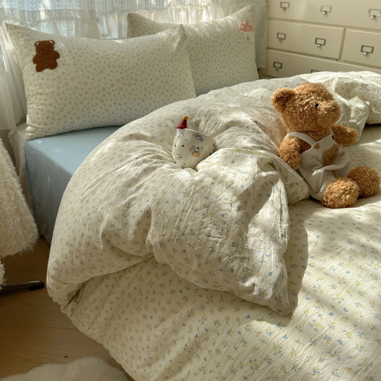 91家纺网 家纺一手货源 找家纺 盼季家纺 2025年A类毛巾绣水洗棉床上用品四件套学生宿舍床单被套三件套（含买家秀） 毛巾绣-汪汪花园狗