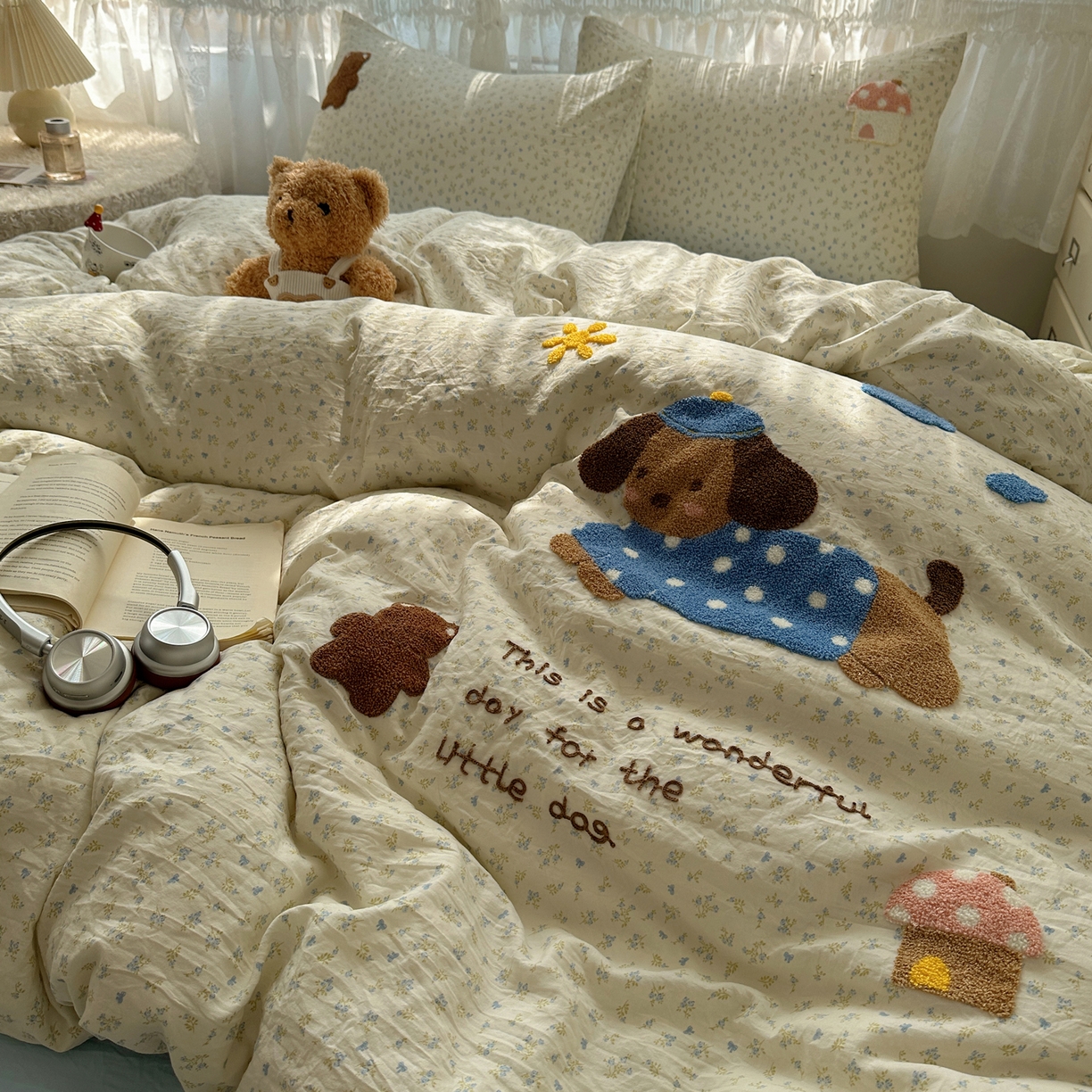 91家纺网 家纺一手货源 找家纺 盼季家纺 2025年A类毛巾绣水洗棉床上用品四件套学生宿舍床单被套三件套（含买家秀） 毛巾绣-汪汪花园狗