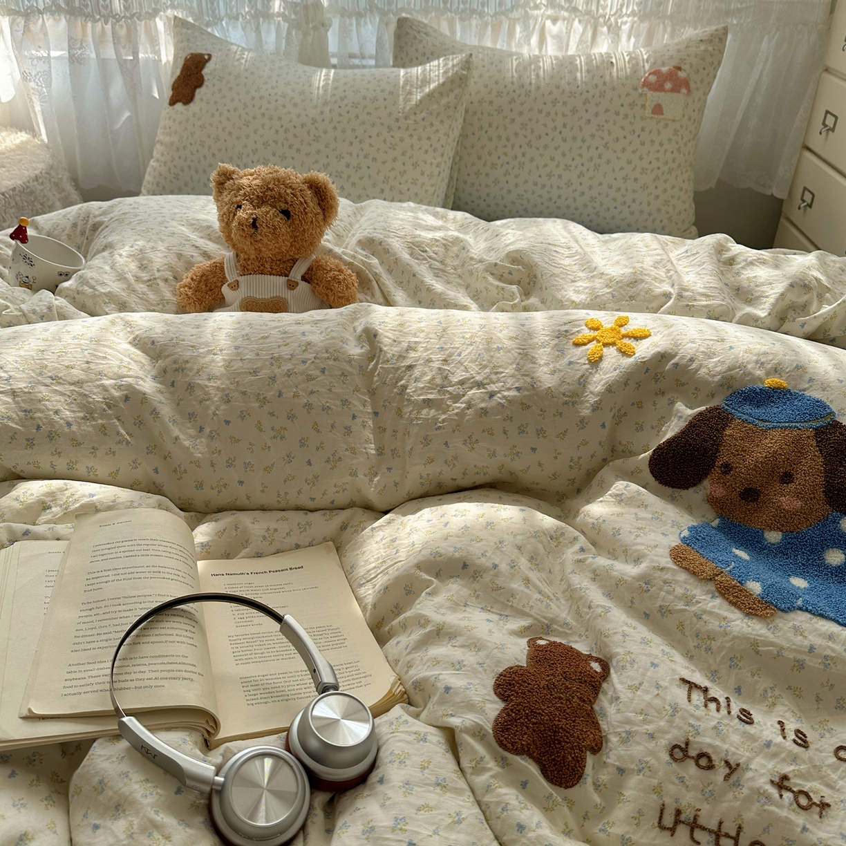 91家纺网 家纺一手货源 找家纺 盼季家纺 2025年A类毛巾绣水洗棉床上用品四件套学生宿舍床单被套三件套（含买家秀） 毛巾绣-汪汪花园狗