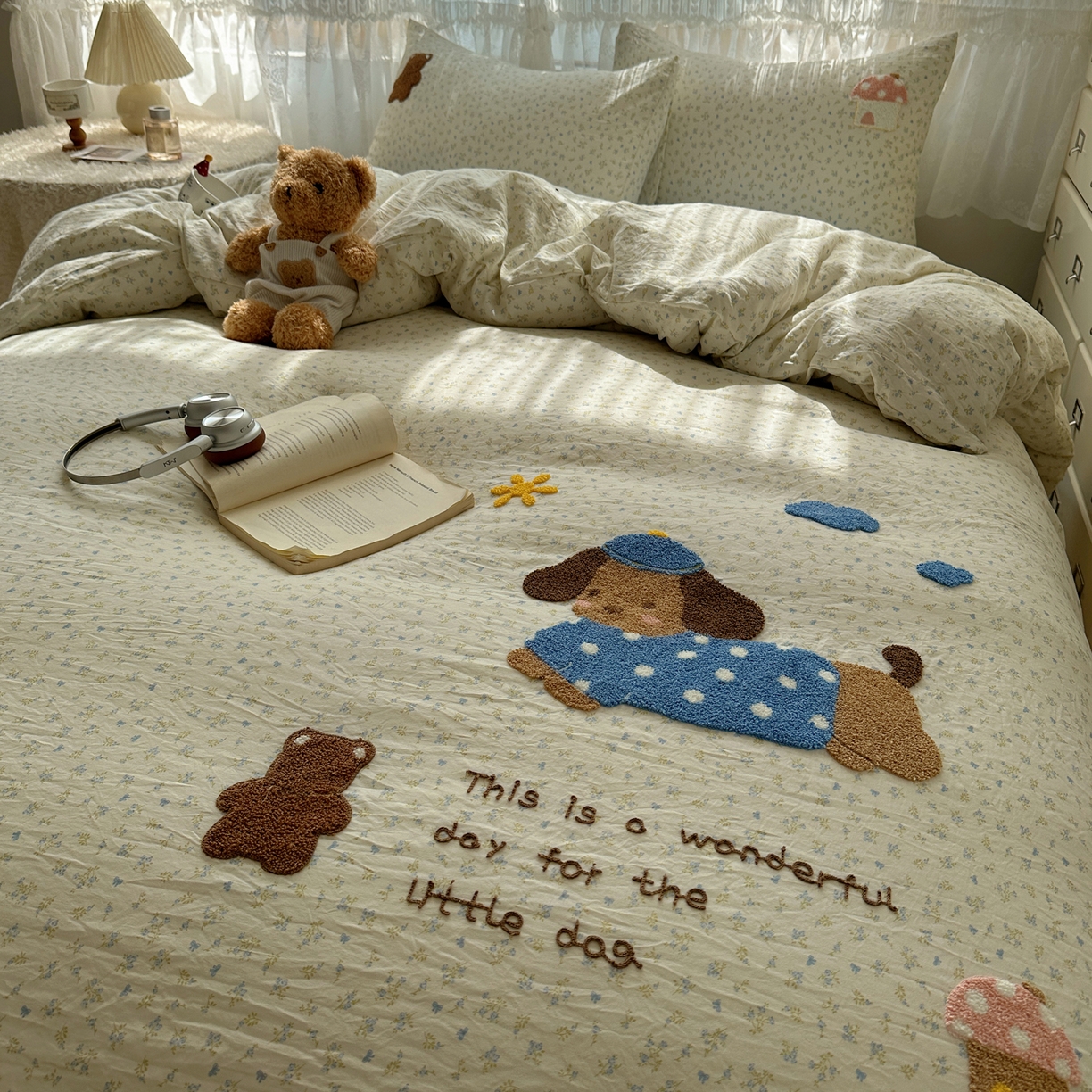 91家纺网 家纺一手货源 找家纺 盼季家纺 2025年A类毛巾绣水洗棉床上用品四件套学生宿舍床单被套三件套（含买家秀） 毛巾绣-汪汪花园狗