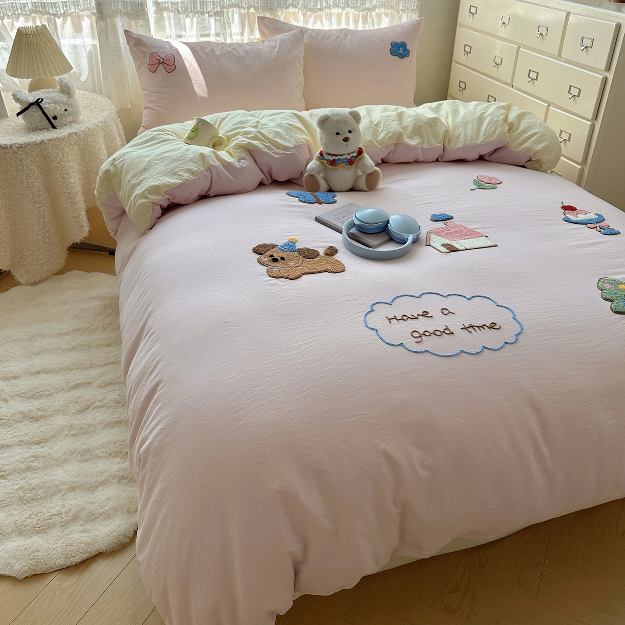 91家纺网 家纺一手货源 找家纺 盼季家纺 2025年A类毛巾绣水洗棉床上用品四件套学生宿舍床单被套三件套（含买家秀） 毛巾绣-小狗的家园