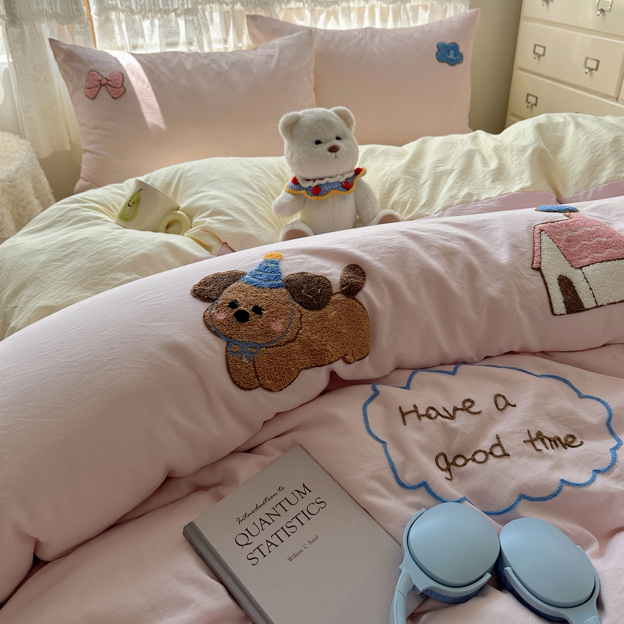 91家纺网 家纺一手货源 找家纺 盼季家纺 2025年A类毛巾绣水洗棉床上用品四件套学生宿舍床单被套三件套（含买家秀） 毛巾绣-小狗的家园