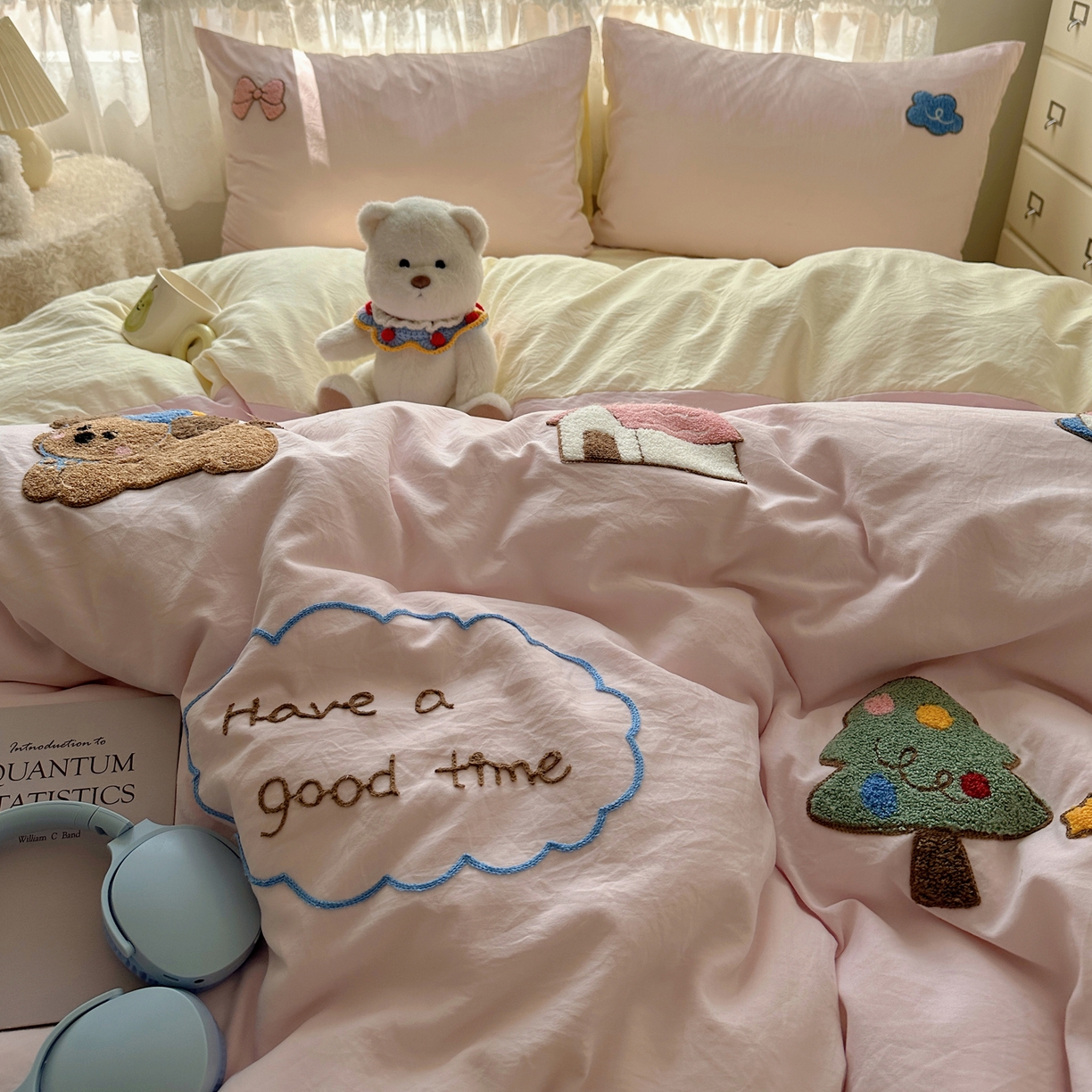 91家纺网 家纺一手货源 找家纺 盼季家纺 2025年A类毛巾绣水洗棉床上用品四件套学生宿舍床单被套三件套（含买家秀） 毛巾绣-小狗的家园