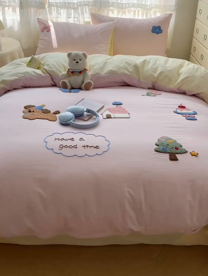 91家纺网 家纺一手货源 找家纺 盼季家纺 2025年A类毛巾绣水洗棉床上用品四件套学生宿舍床单被套三件套（含买家秀） 毛巾绣-小狗的家园