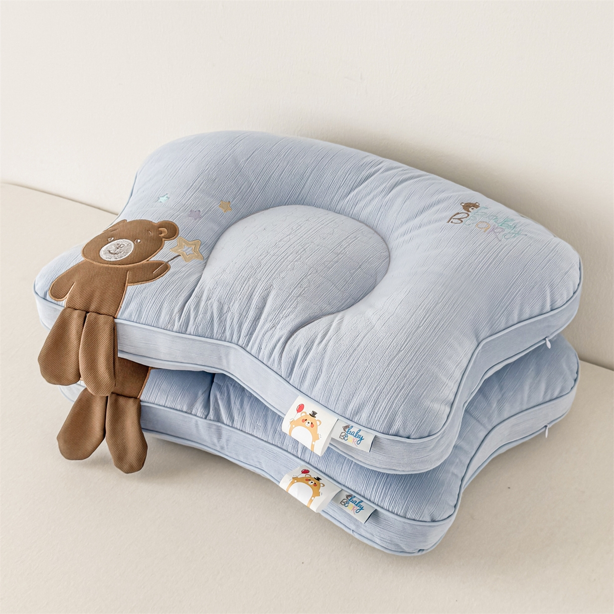 91家纺网 家纺一手货源 找家纺 麦肯锡 2025新款奶糖熊安抚儿童枕枕头枕芯 俏皮蓝