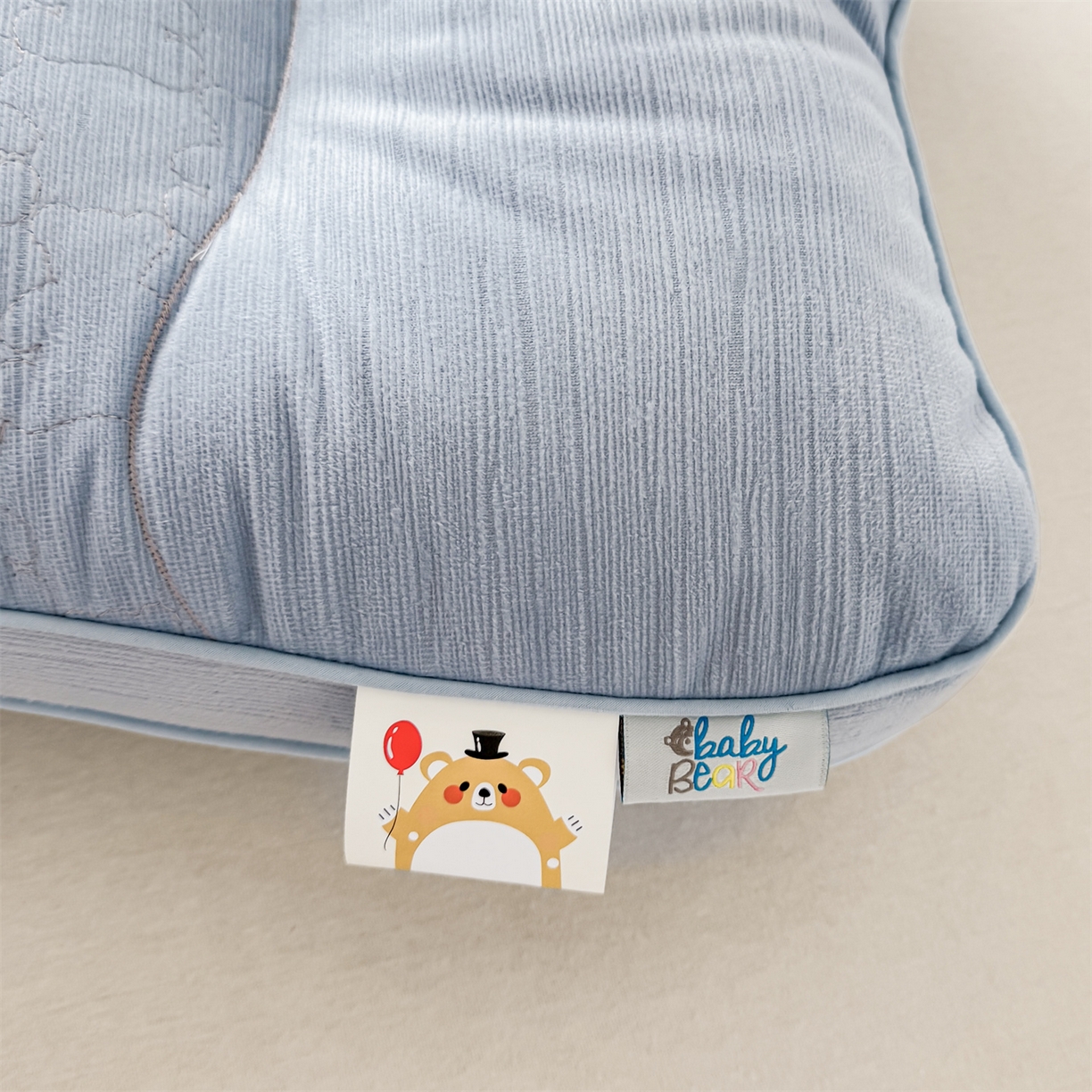 91家纺网 家纺一手货源 找家纺 麦肯锡 2025新款奶糖熊安抚儿童枕枕头枕芯 俏皮蓝