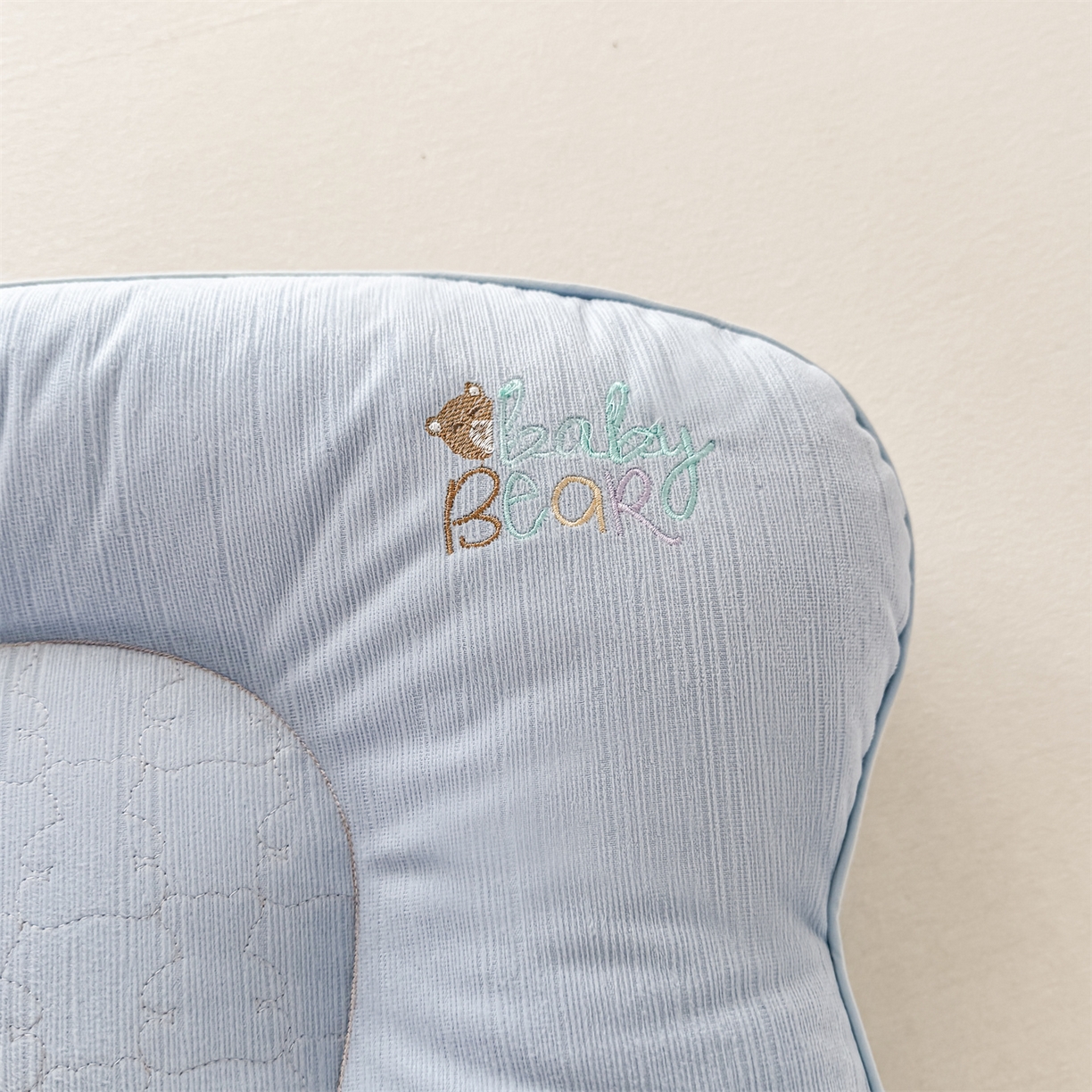 91家纺网 家纺一手货源 找家纺 麦肯锡 2025新款奶糖熊安抚儿童枕枕头枕芯 俏皮蓝