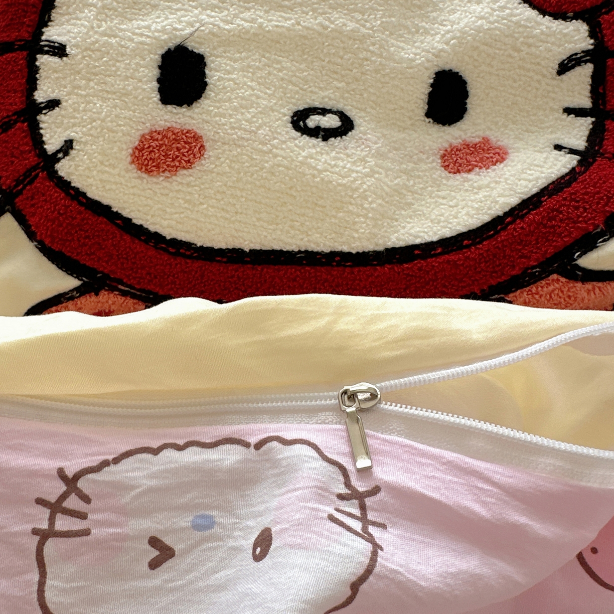 91家纺网 家纺一手货源 找家纺 盼季家纺 2025年A类毛巾绣水洗棉床上用品四件套学生宿舍床单被套三件套（含买家秀） 毛巾绣-KK猫的房子