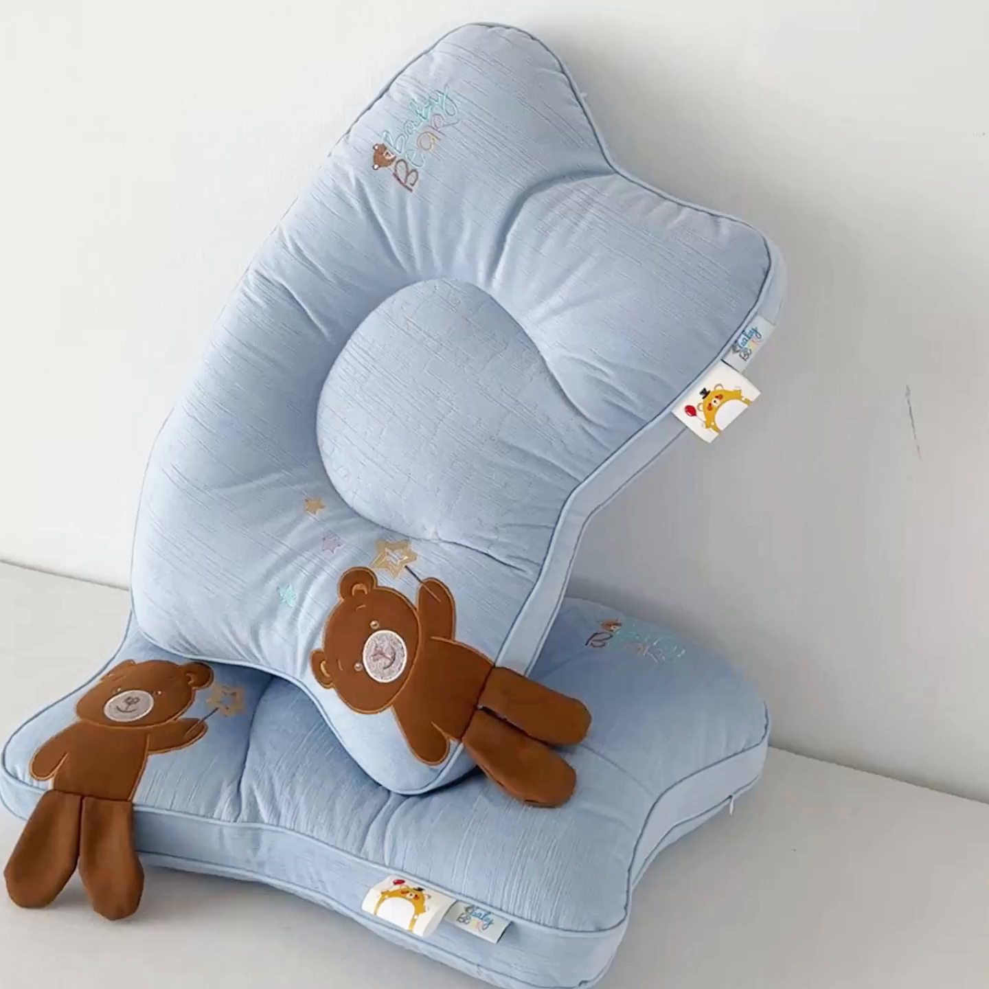 91家纺网 家纺一手货源 找家纺 麦肯锡 2025新款奶糖熊安抚儿童枕枕头枕芯 俏皮蓝