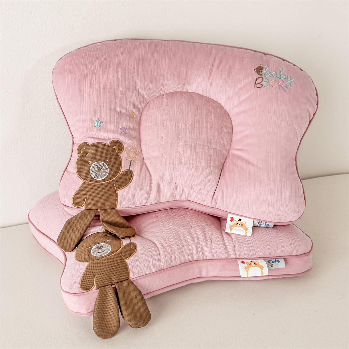 91家纺网 家纺一手货源 找家纺 麦肯锡 2025新款奶糖熊安抚儿童枕枕头枕芯 甜心粉