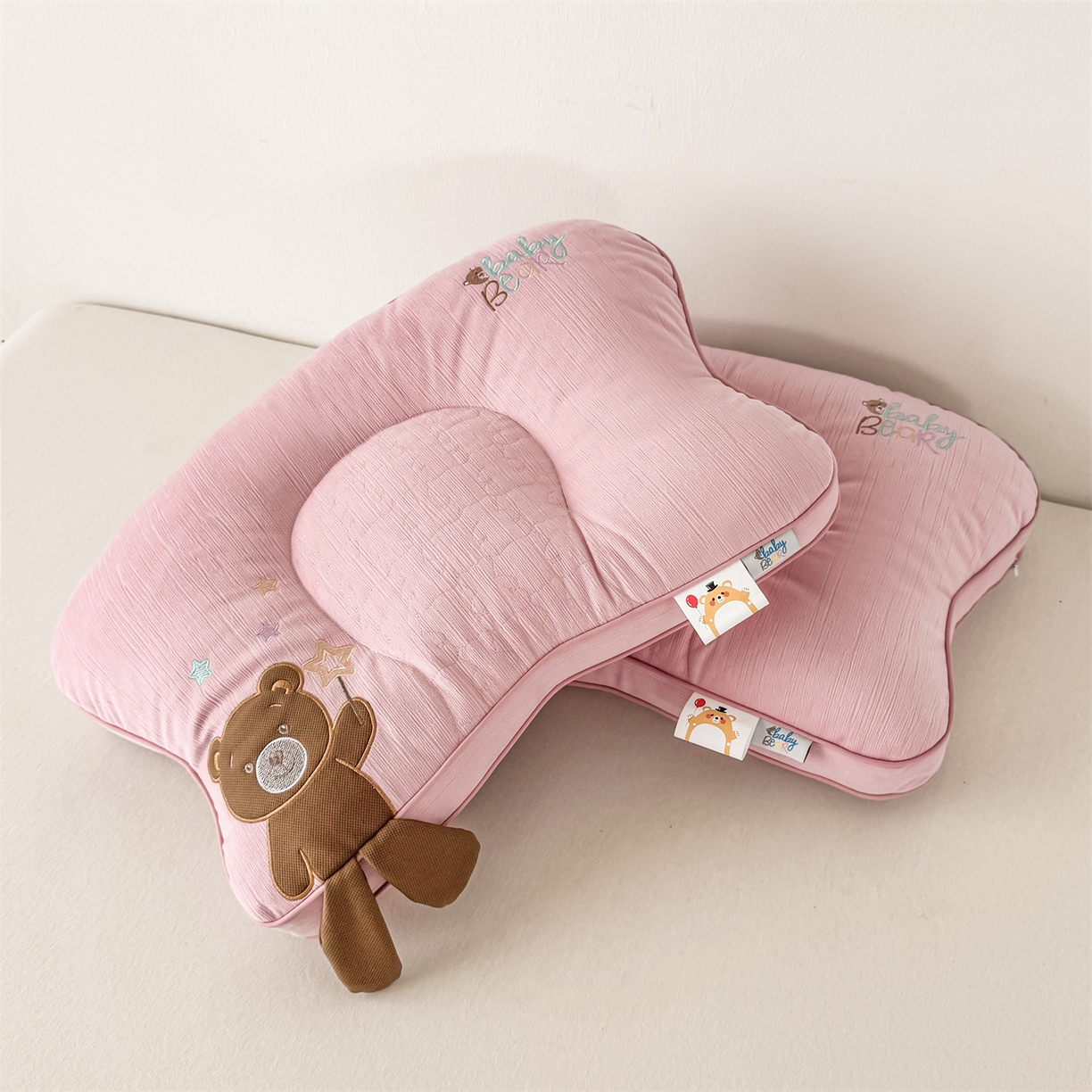 91家纺网 家纺一手货源 找家纺 麦肯锡 2025新款奶糖熊安抚儿童枕枕头枕芯 甜心粉