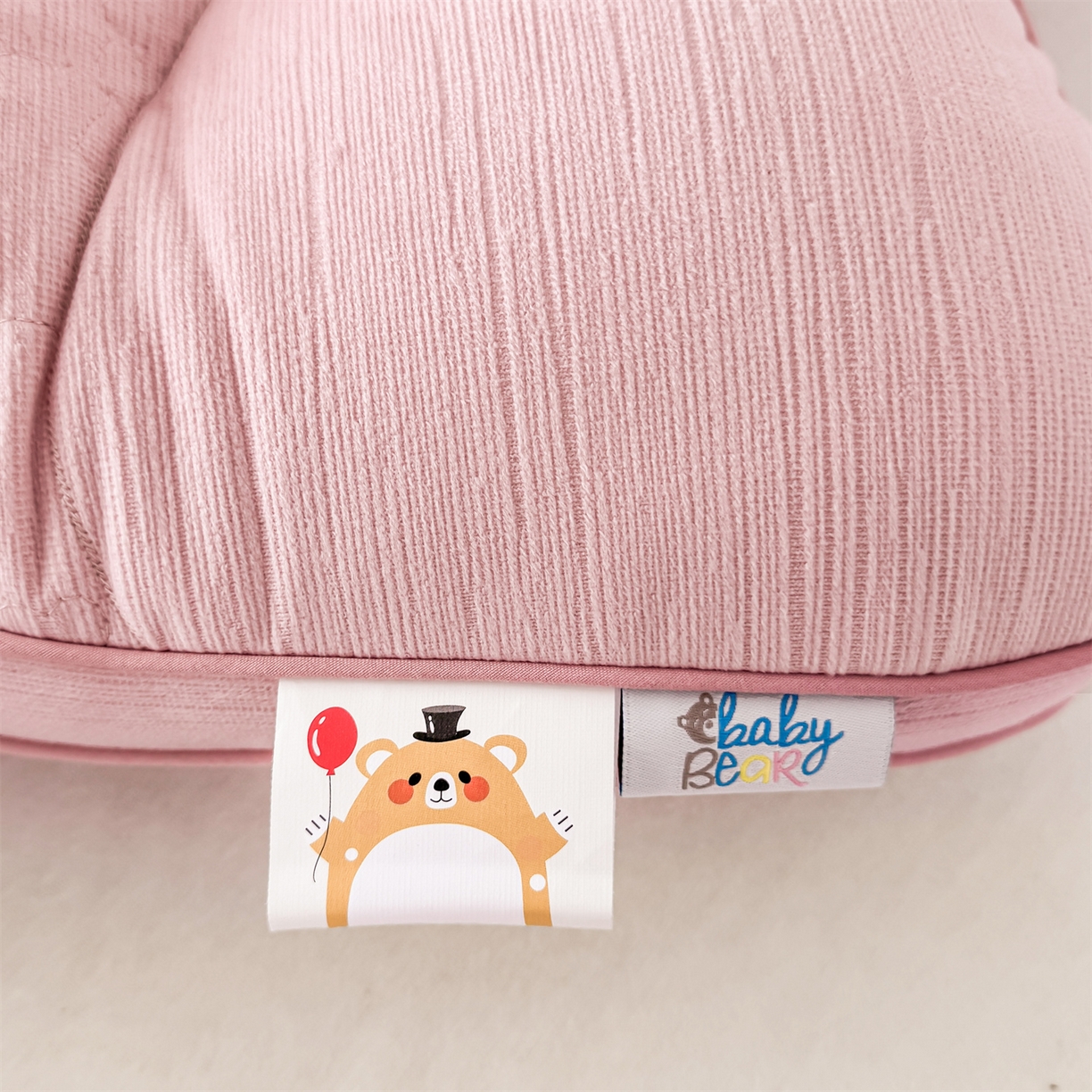 91家纺网 家纺一手货源 找家纺 麦肯锡 2025新款奶糖熊安抚儿童枕枕头枕芯 甜心粉