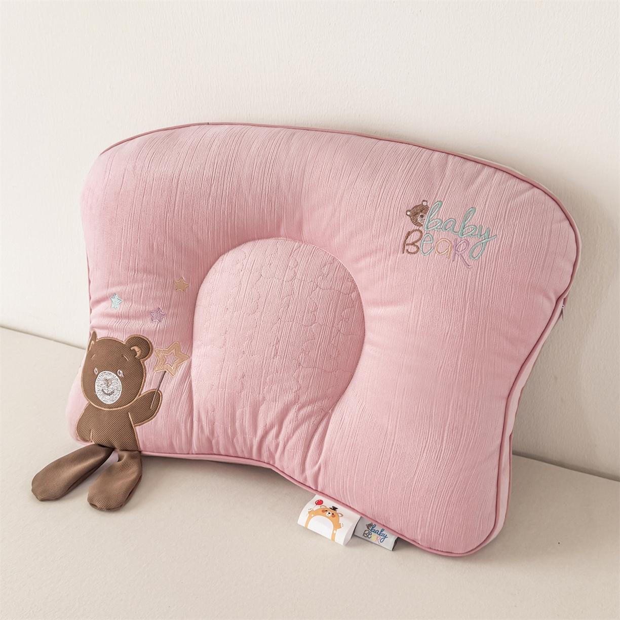 91家纺网 家纺一手货源 找家纺 麦肯锡 2025新款奶糖熊安抚儿童枕枕头枕芯 甜心粉