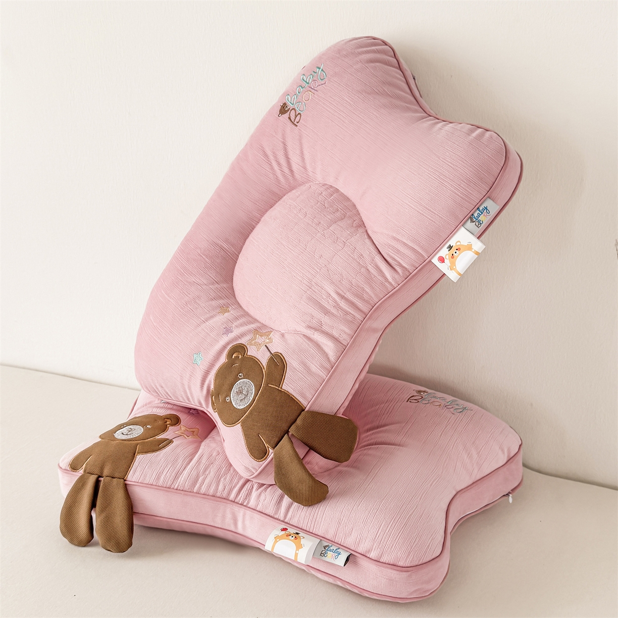 91家纺网 家纺一手货源 找家纺 麦肯锡 2025新款奶糖熊安抚儿童枕枕头枕芯 甜心粉