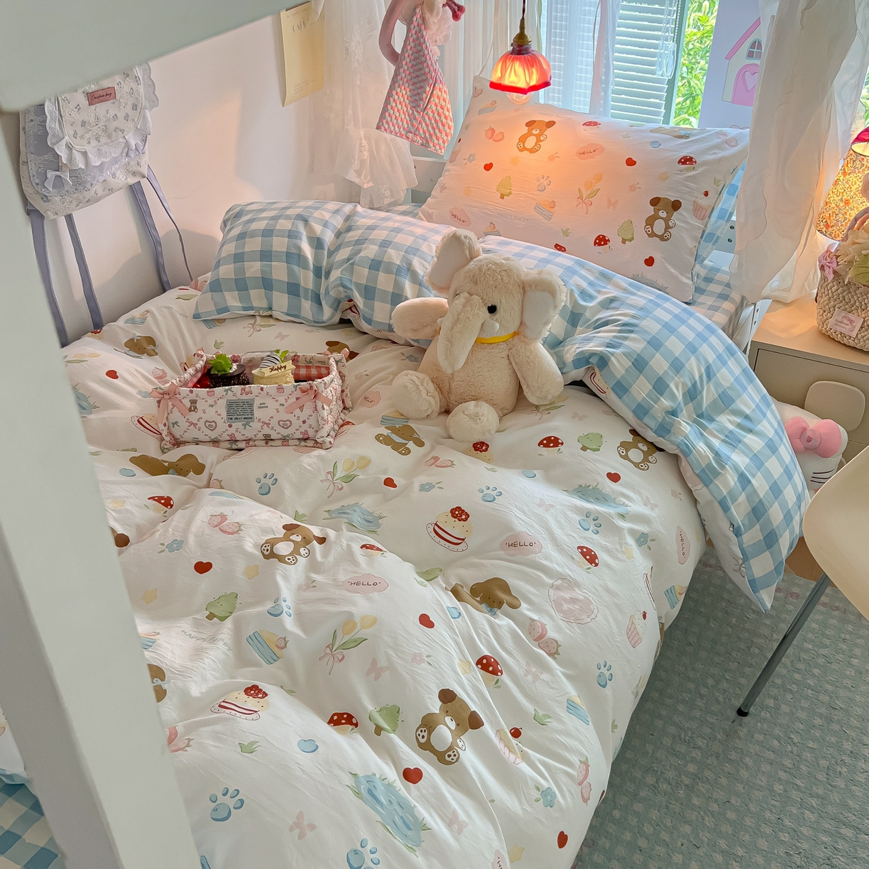 91家纺网 家纺一手货源 找家纺 盼季家纺 2025新款奶油风小清新学生宿舍床上三件套寝室上下铺床单被套床笠三件套 简单款-蓝格小熊酱