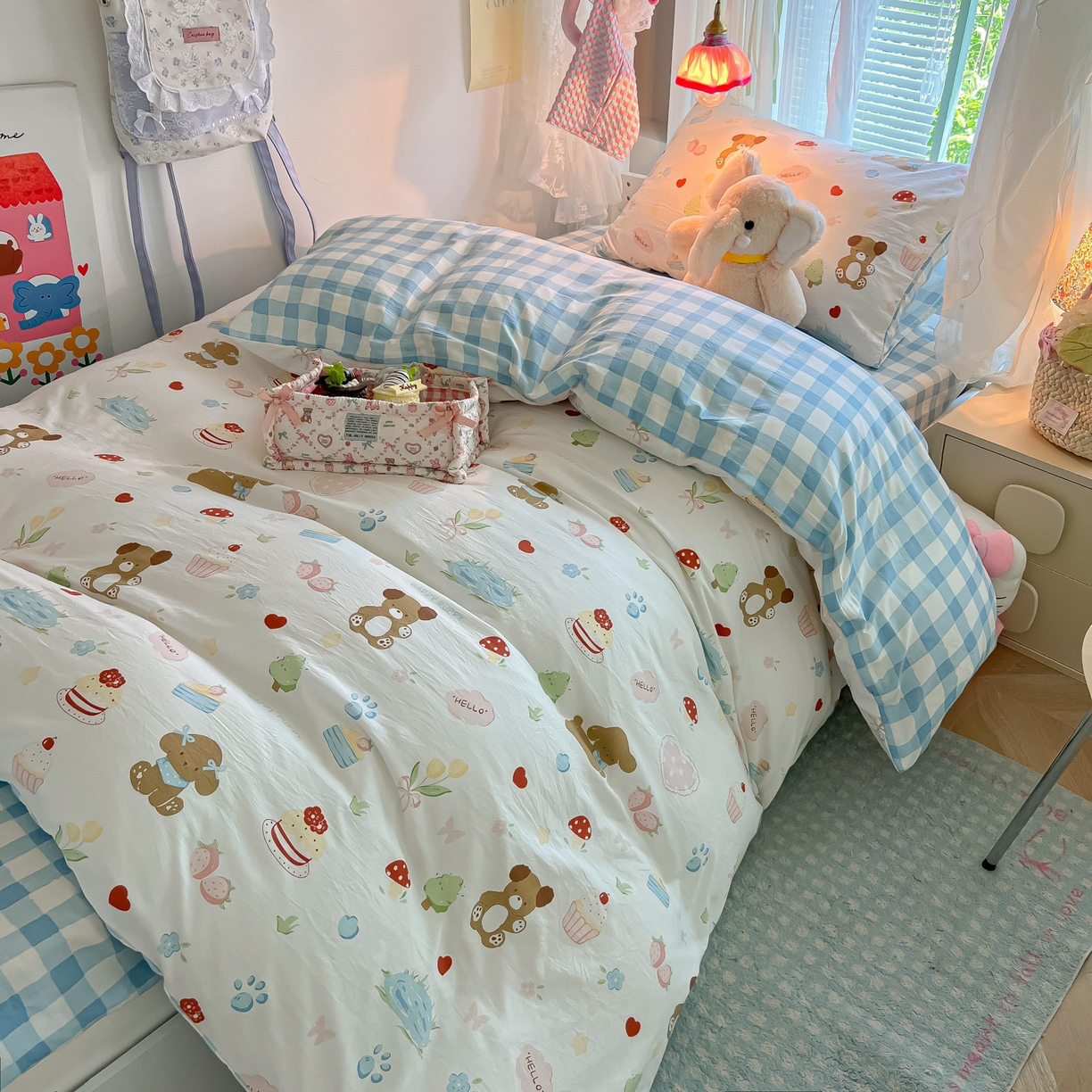 91家纺网 家纺一手货源 找家纺 盼季家纺 2025新款奶油风小清新学生宿舍床上三件套寝室上下铺床单被套床笠三件套 简单款-蓝格小熊酱