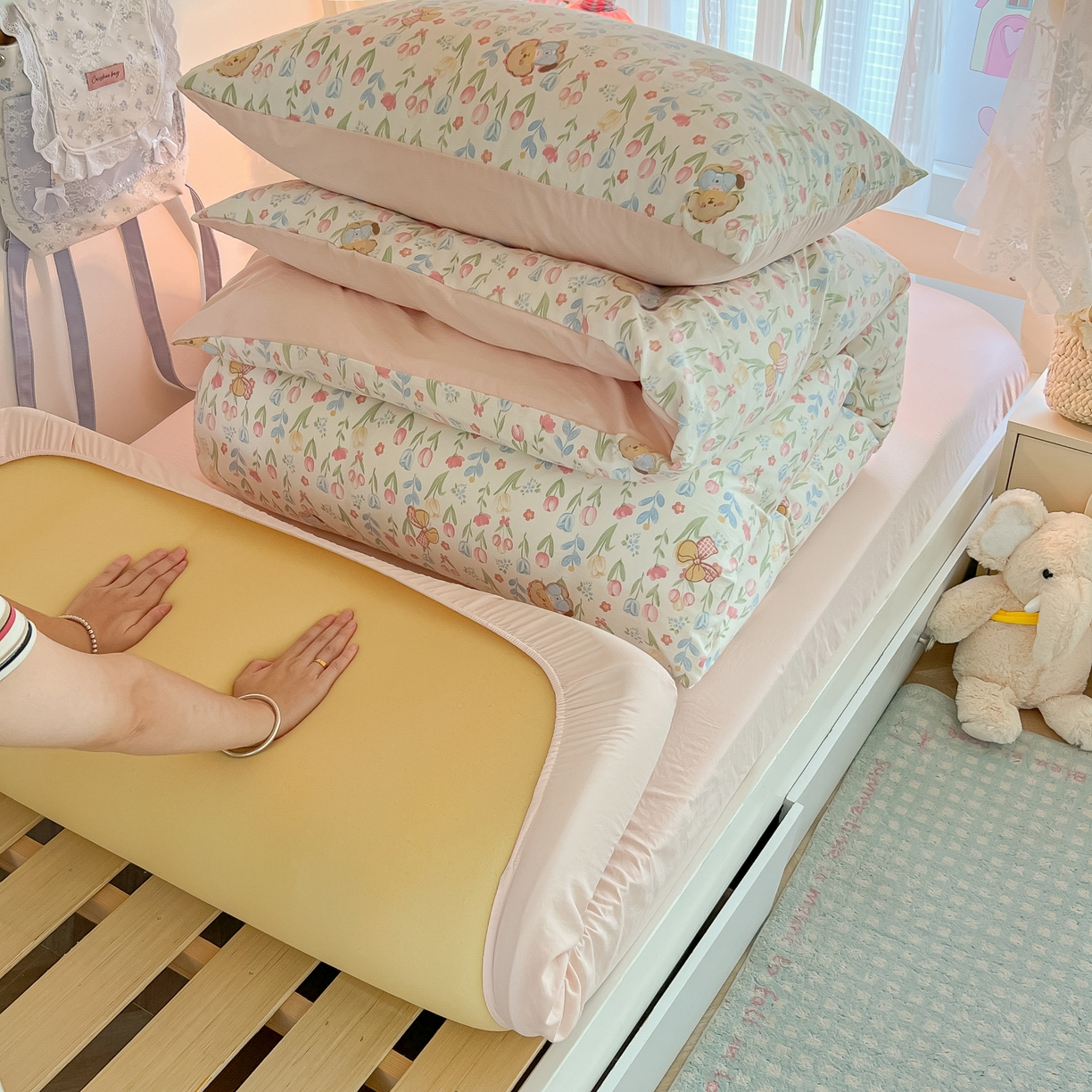 91家纺网 家纺一手货源 找家纺 盼季家纺 2025新款奶油风小清新学生宿舍床上三件套寝室上下铺床单被套床笠三件套 简单款-郁金香小狗