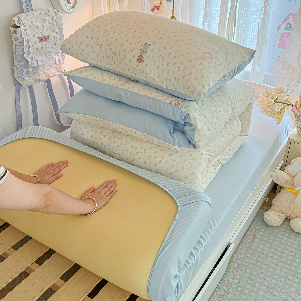 91家纺网 家纺一手货源 找家纺 盼季家纺 2025新款奶油风小清新学生宿舍床上三件套寝室上下铺床单被套床笠三件套 简单款-碎花萌萌熊