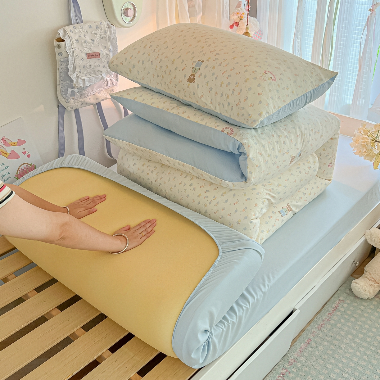 91家纺网 家纺一手货源 找家纺 盼季家纺 2025新款奶油风小清新学生宿舍床上三件套寝室上下铺床单被套床笠三件套 简单款-碎花萌萌熊