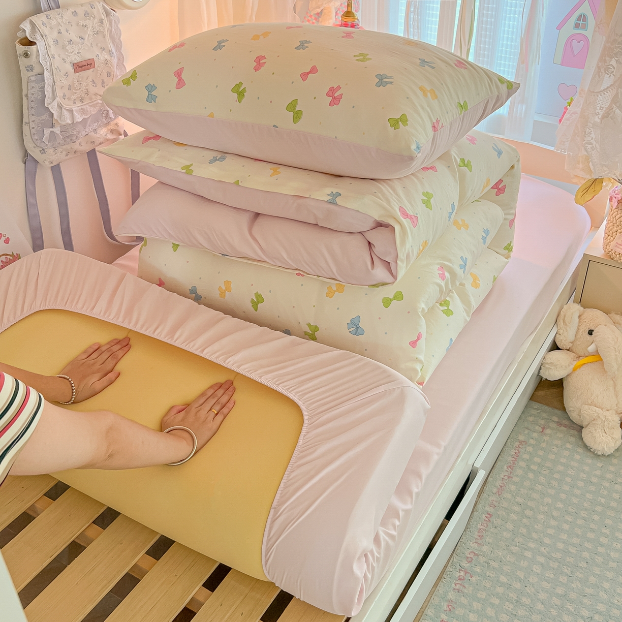 91家纺网 家纺一手货源 找家纺 盼季家纺 2025新款奶油风小清新学生宿舍床上三件套寝室上下铺床单被套床笠三件套 简单款-蝴蝶点点