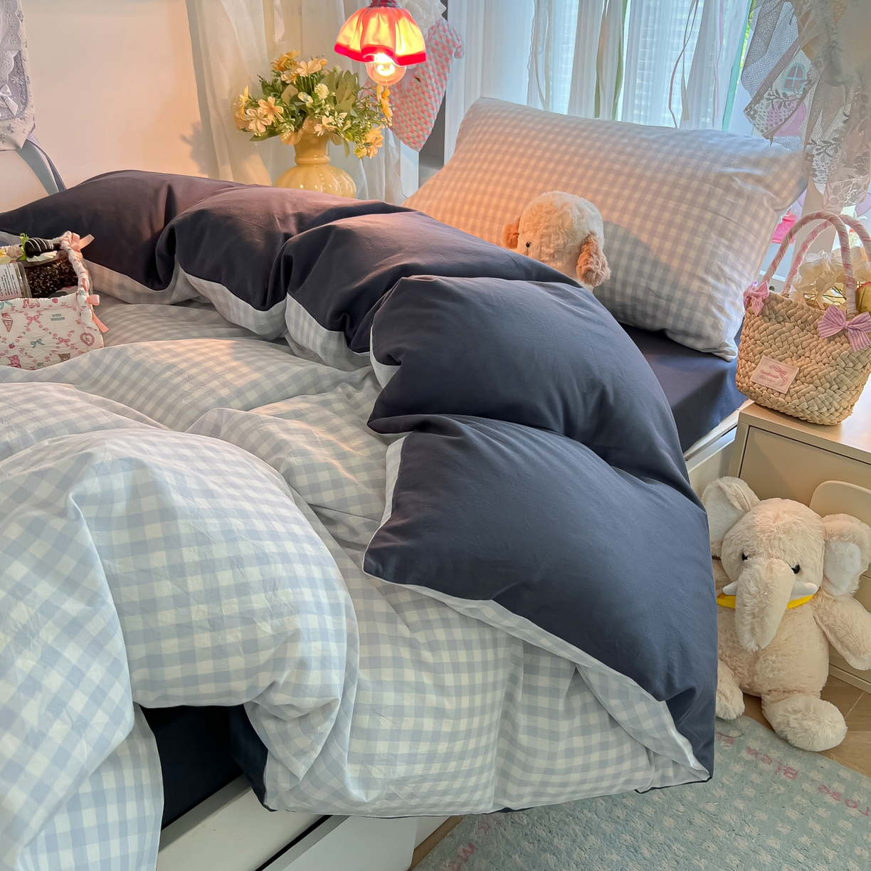 91家纺网 家纺一手货源 找家纺 盼季家纺 2025新款奶油风小清新学生宿舍床上三件套寝室上下铺床单被套床笠三件套 简单款-浅蓝格藏青