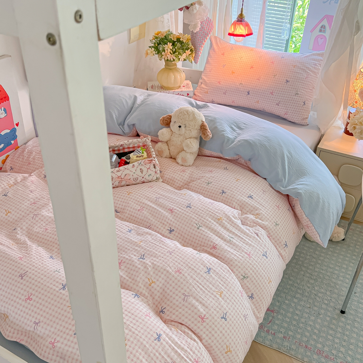 91家纺网 家纺一手货源 找家纺 盼季家纺 2025新款奶油风小清新学生宿舍床上三件套寝室上下铺床单被套床笠三件套 简单款-蝴蝶结粉格