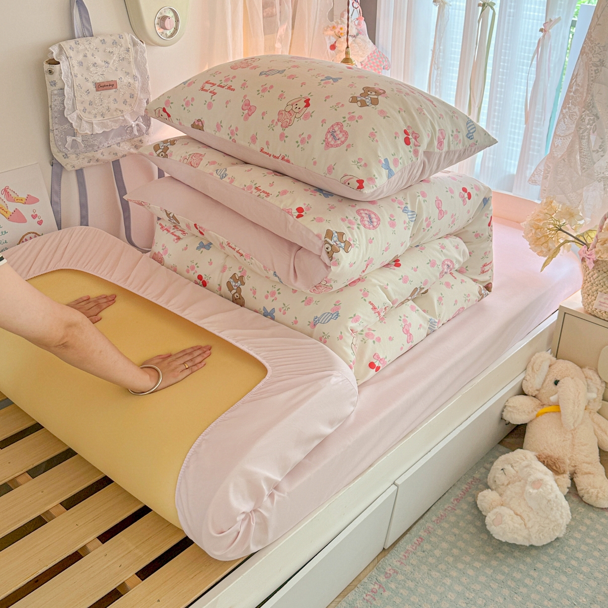 91家纺网 家纺一手货源 找家纺 盼季家纺 2025新款奶油风小清新学生宿舍床上三件套寝室上下铺床单被套床笠三件套 简单款-糖果小熊