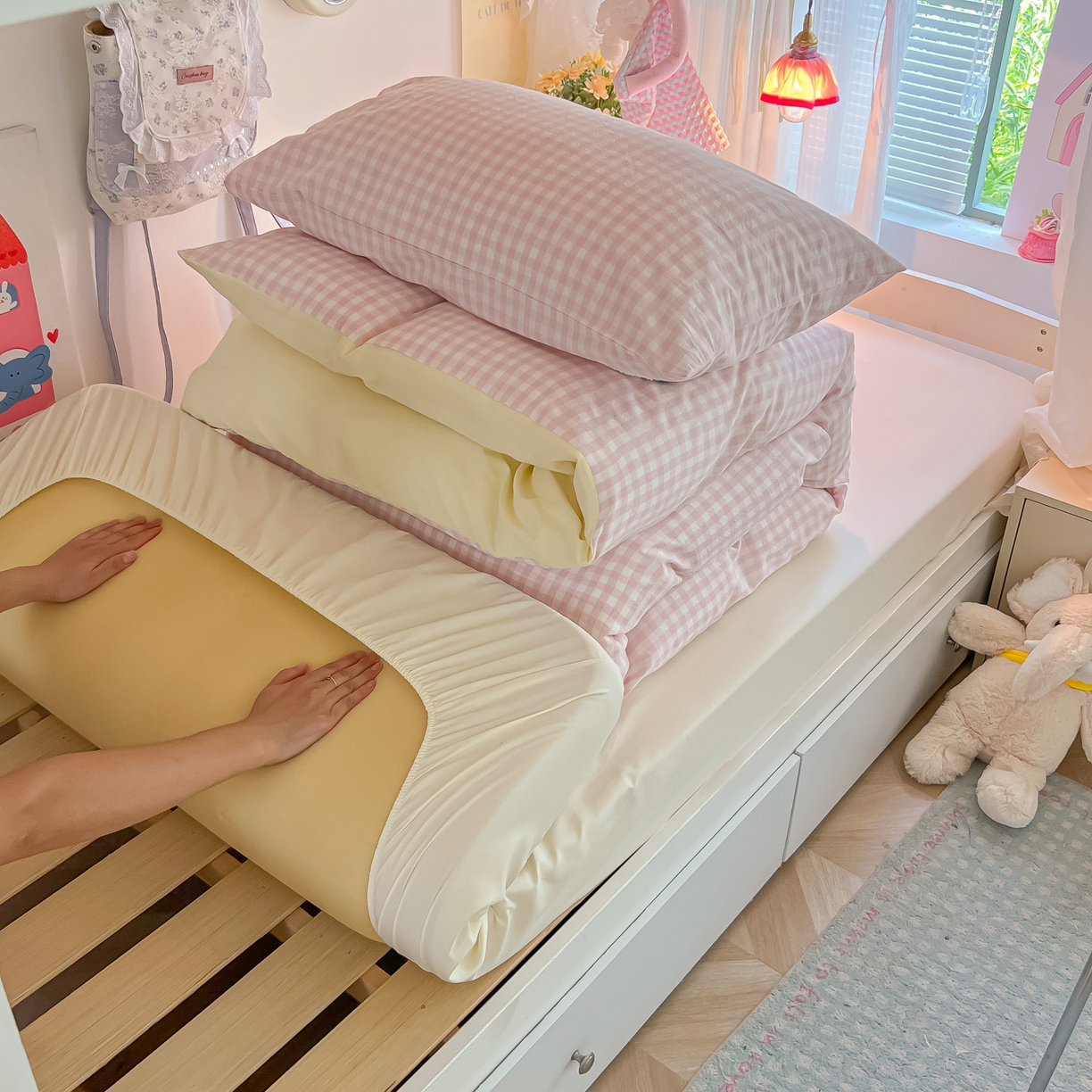 91家纺网 家纺一手货源 找家纺 盼季家纺 2025新款奶油风小清新学生宿舍床上三件套寝室上下铺床单被套床笠三件套 简单款-浅粉格