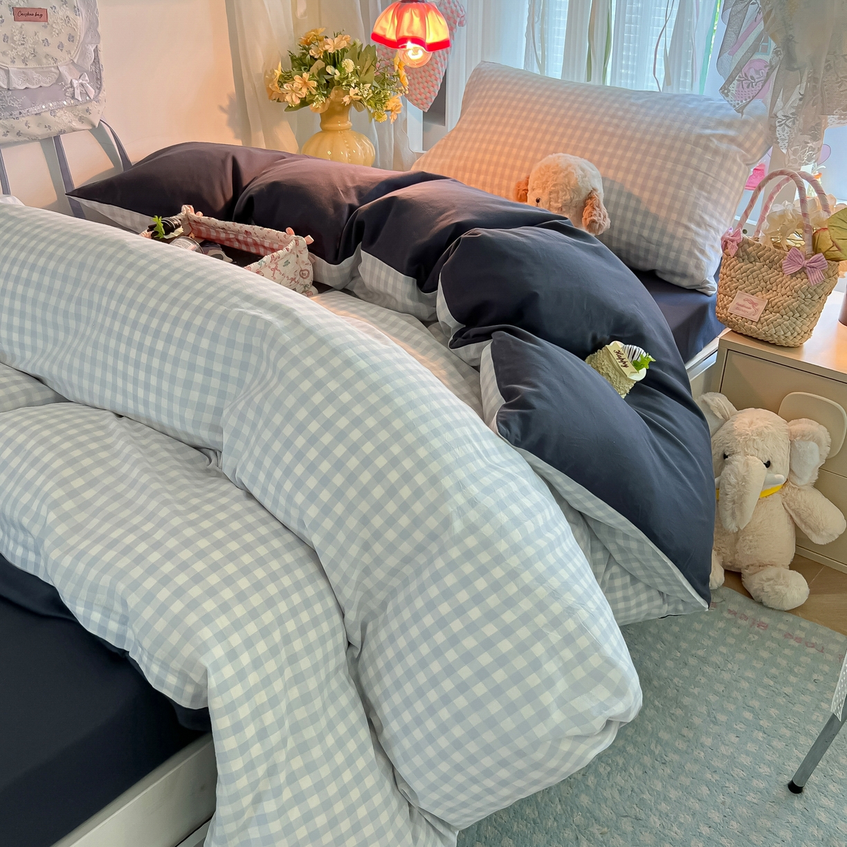 91家纺网 家纺一手货源 找家纺 盼季家纺 2025新款奶油风小清新学生宿舍床上三件套寝室上下铺床单被套床笠三件套 简单款-浅蓝格藏青