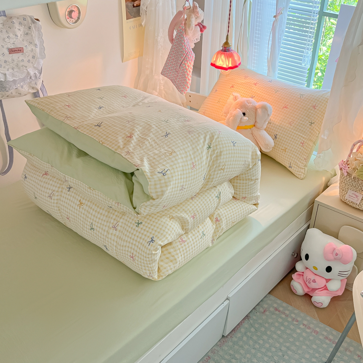 91家纺网 家纺一手货源 找家纺 盼季家纺 2025新款奶油风小清新学生宿舍床上三件套寝室上下铺床单被套床笠三件套 简单款-黄格蝴蝶结