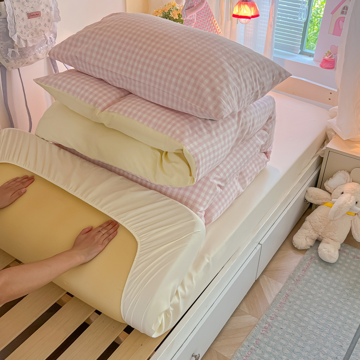 91家纺网 家纺一手货源 找家纺 盼季家纺 2025新款奶油风小清新学生宿舍床上三件套寝室上下铺床单被套床笠三件套 简单款-浅粉格