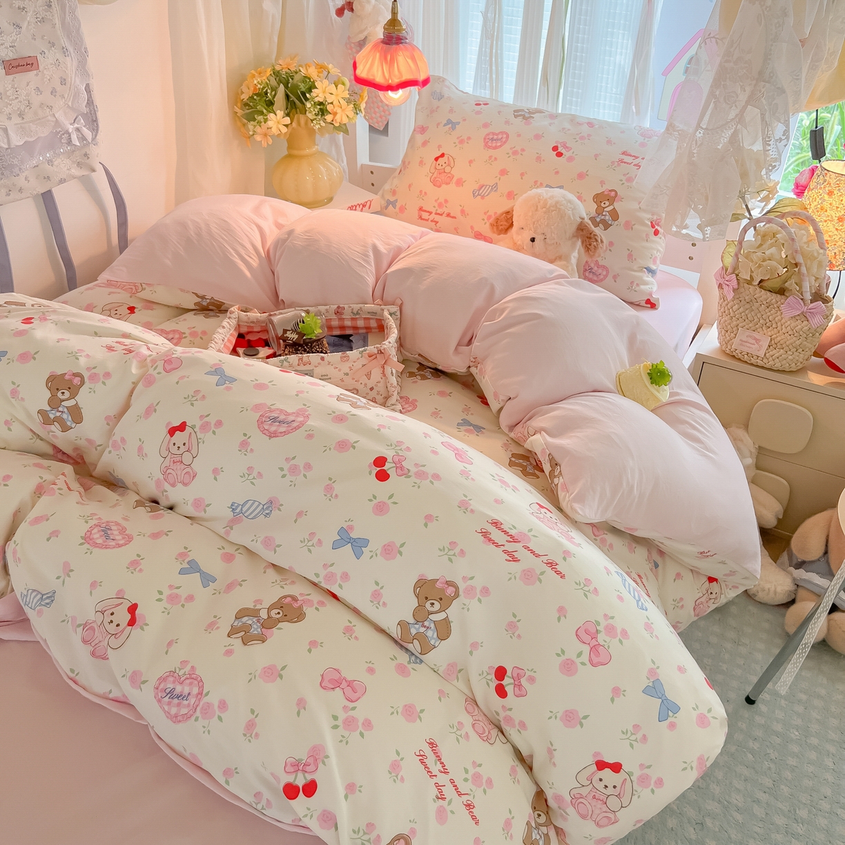 91家纺网 家纺一手货源 找家纺 盼季家纺 2025新款奶油风小清新学生宿舍床上三件套寝室上下铺床单被套床笠三件套 简单款-糖果小熊