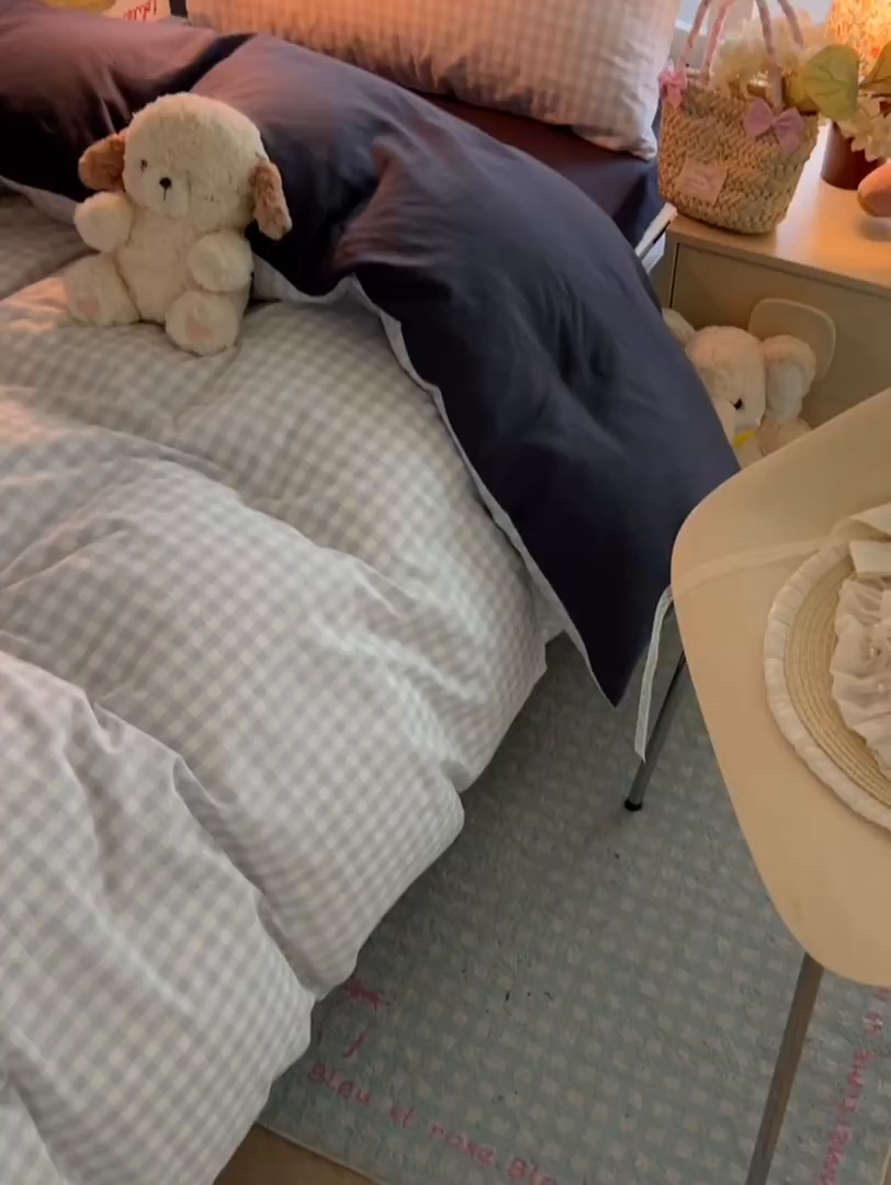 91家纺网 家纺一手货源 找家纺 盼季家纺 2025新款奶油风小清新学生宿舍床上三件套寝室上下铺床单被套床笠三件套 简单款-浅蓝格藏青