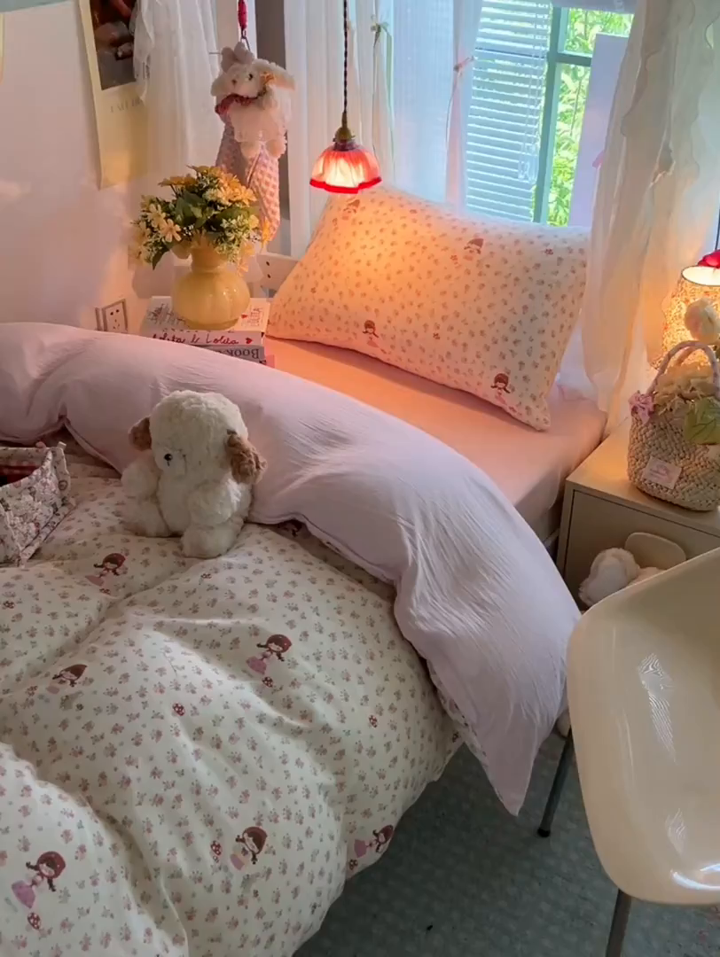 91家纺网 家纺一手货源 找家纺 盼季家纺 2025新款奶油风小清新学生宿舍床上三件套寝室上下铺床单被套床笠三件套 简单款-萌妹